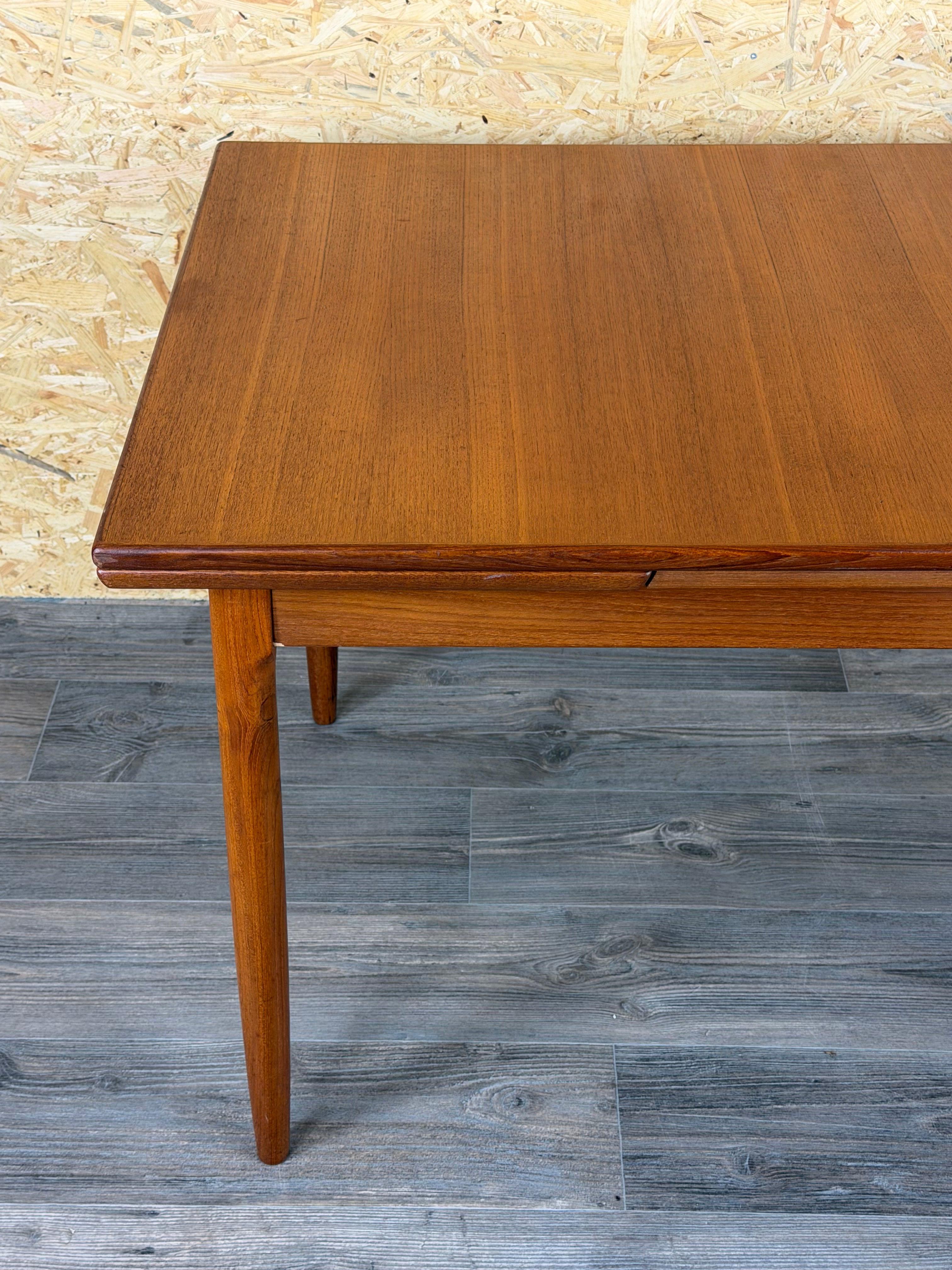 Danois 1960s 1970 Table de salle à manger en teck, Danish Modern Design, Danemark en vente