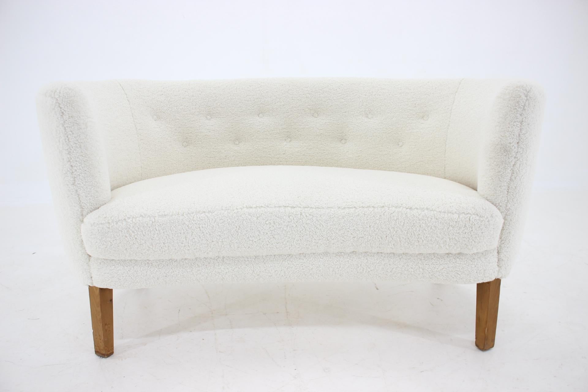 1960s 2-seater Sofa in Sheep Skin Fabric, Denmark  In Good Condition For Sale In Praha, CZ