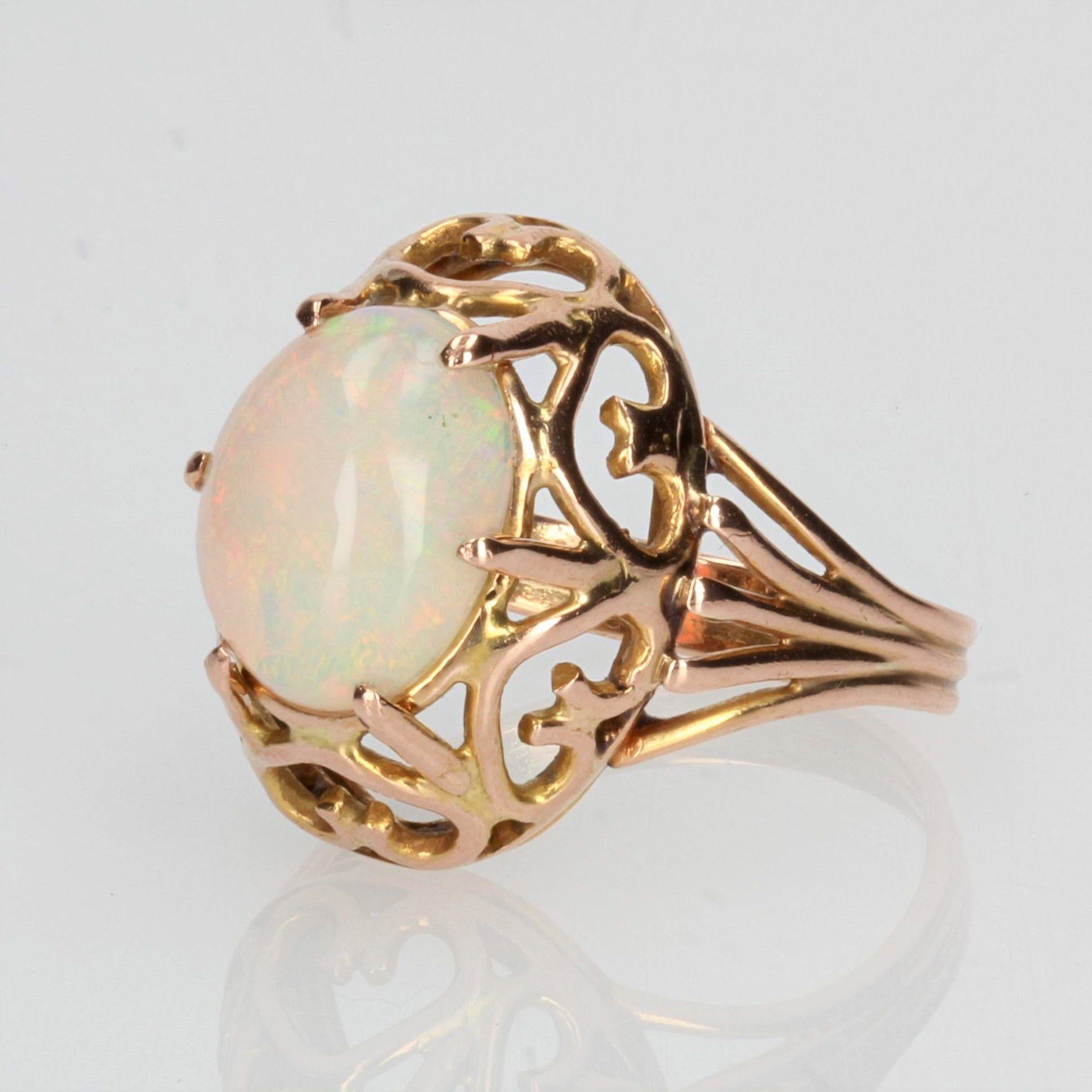 1960s 2.10 Carat Opal 18 Karat Rose Gold Retro Ring In Good Condition For Sale In Poitiers, FR