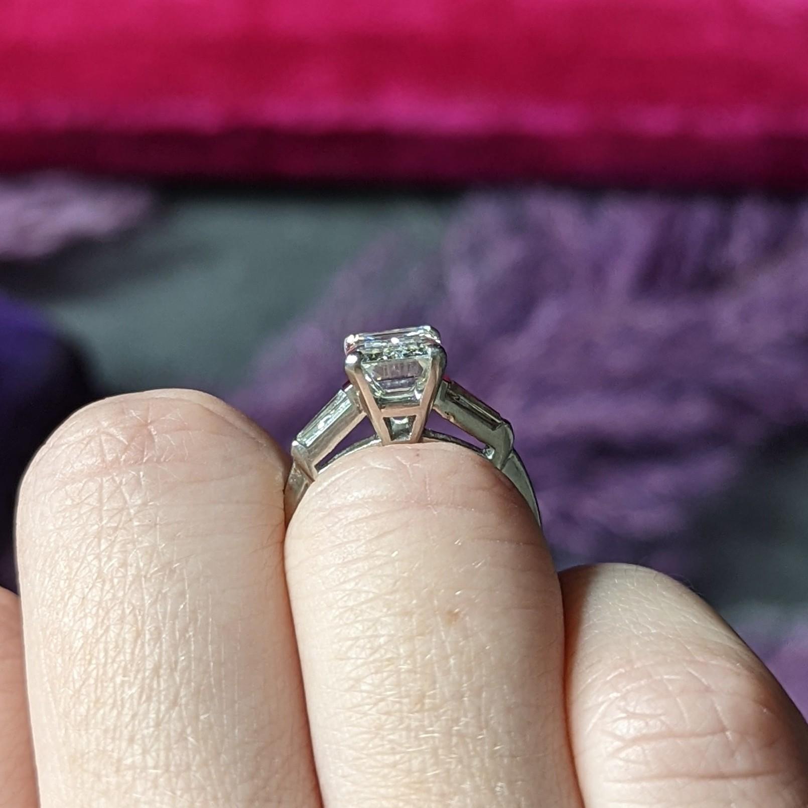 1960's 2,30 Karat Smaragdschliff Diamant Platin Vintage Verlobungsring GIA 8