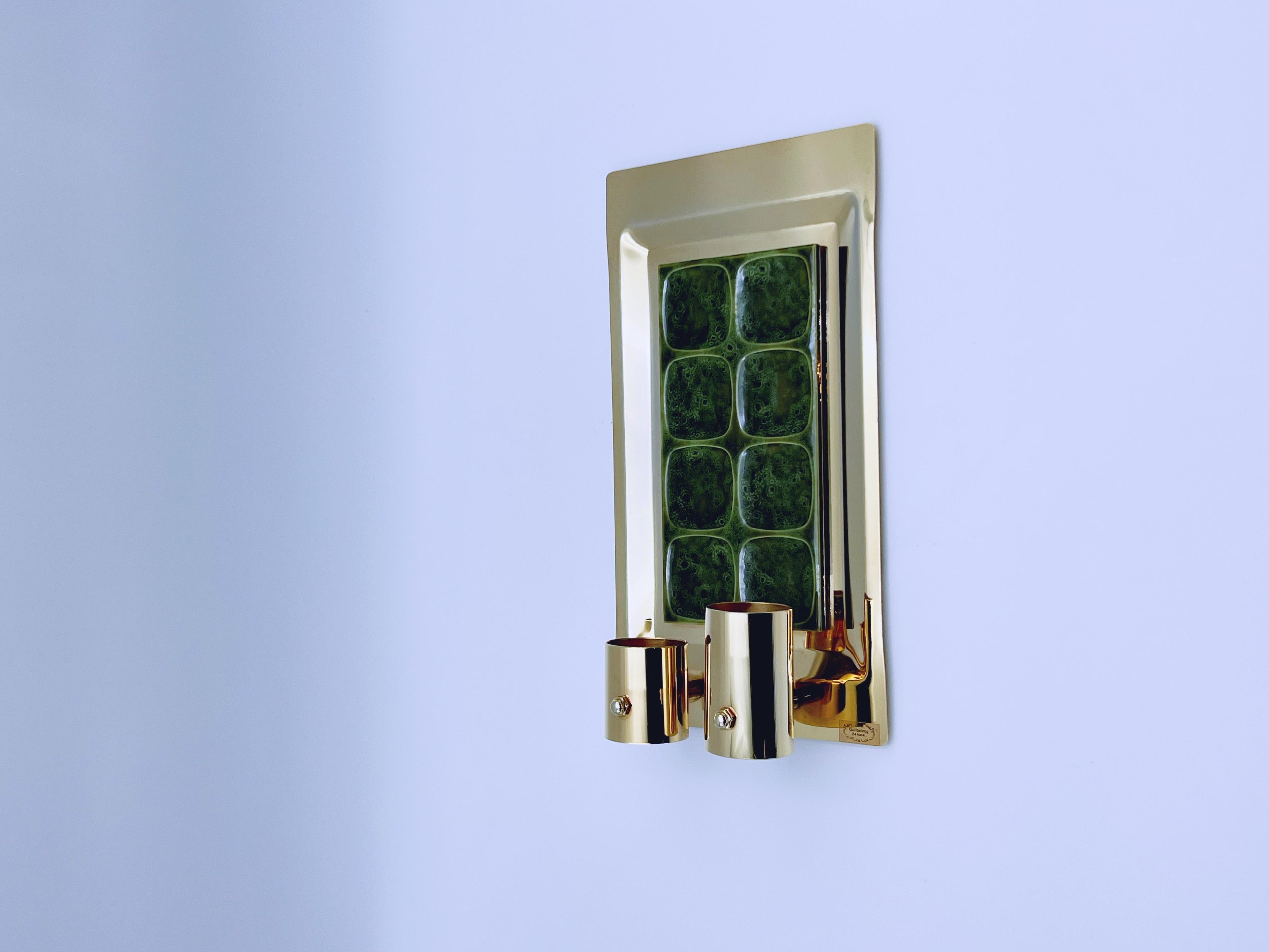 Diseño escandinavo - Calidad noruega - Aplique/portavelas de té chapado en oro de 24 quilates con base de latón macizo y centro de cerámica artística esmaltada. Estilo moderno nórdico de mediados de siglo. Diseñado en Noruega hacia la década de