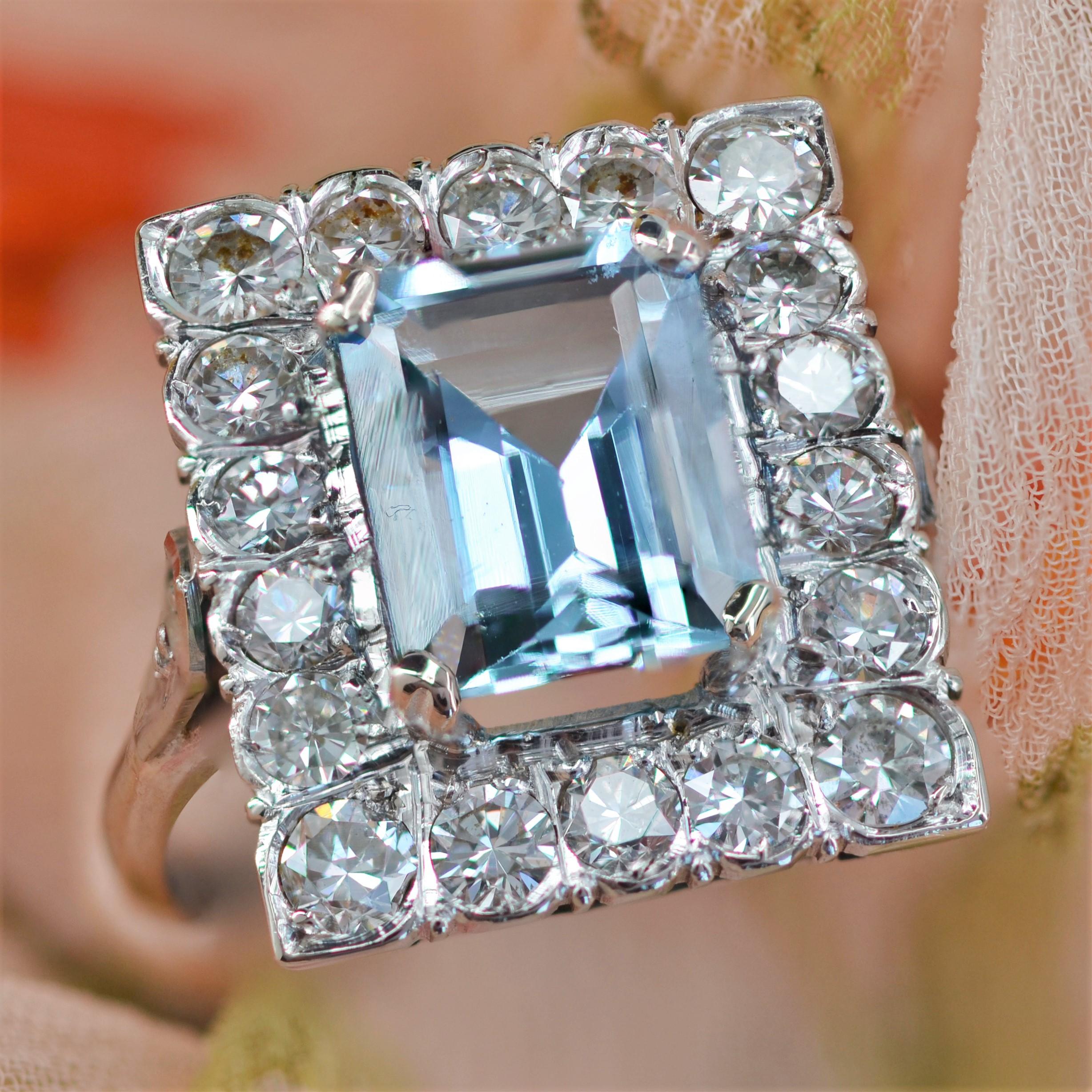 1960s 2.56 Carats Aquamarine Diamond 18 Karat White Gold Rectangular Shape Ring For Sale 8