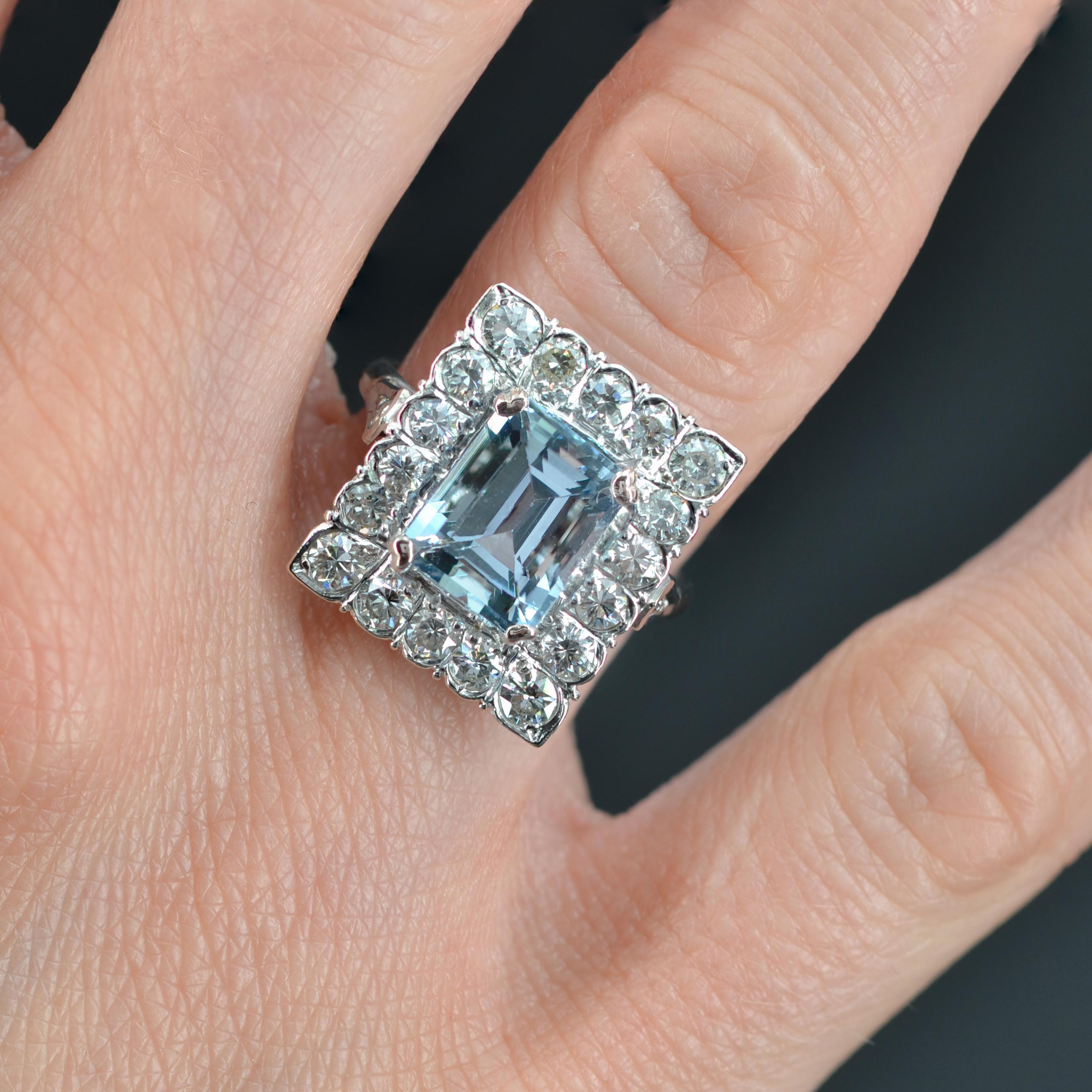 1960s 2.56 Carats Aquamarine Diamond 18 Karat White Gold Rectangular Shape Ring In Excellent Condition For Sale In Poitiers, FR