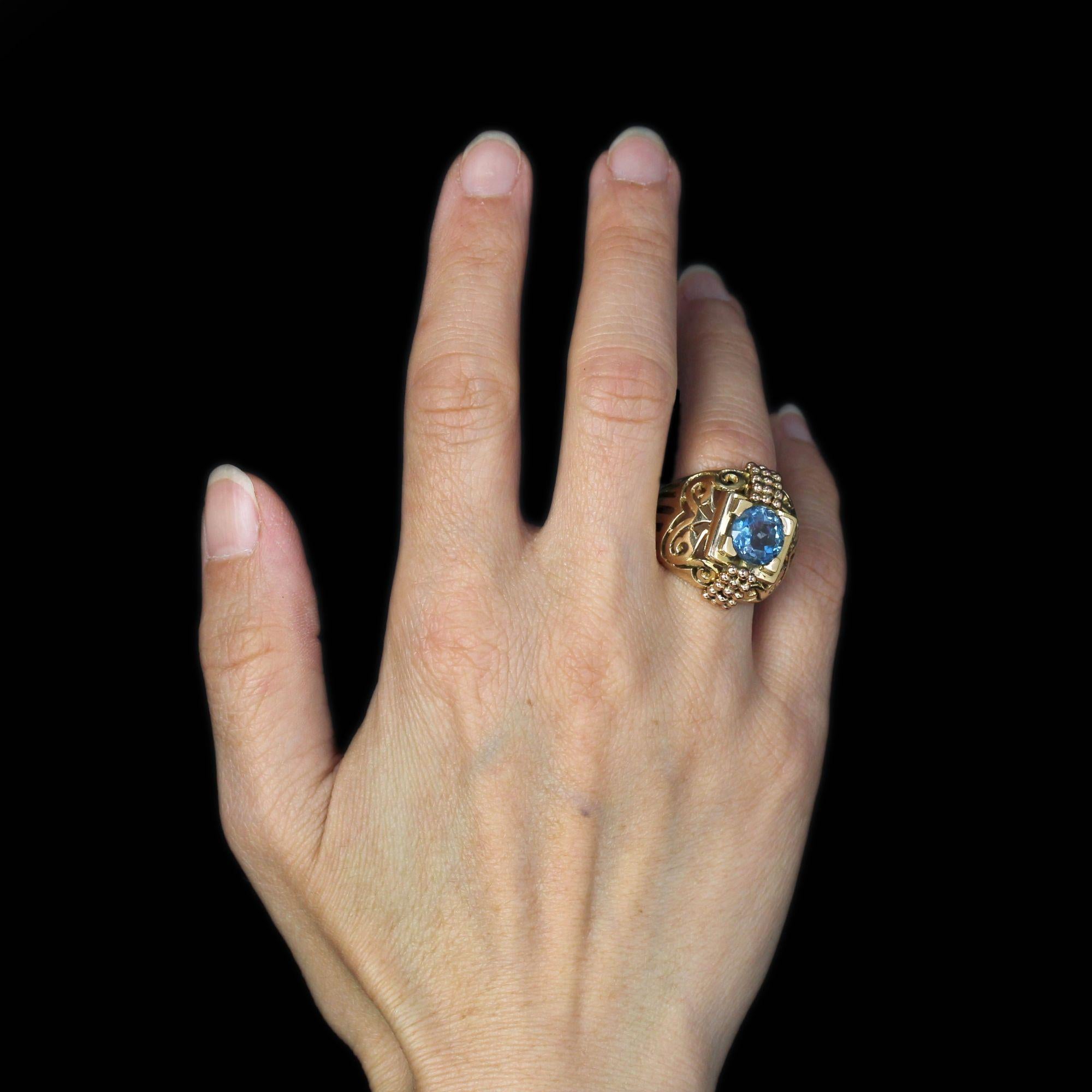 Taille ronde Bague dôme aigue-marine 2,65 carats en or jaune 18 carats ajouré des années 1960 en vente