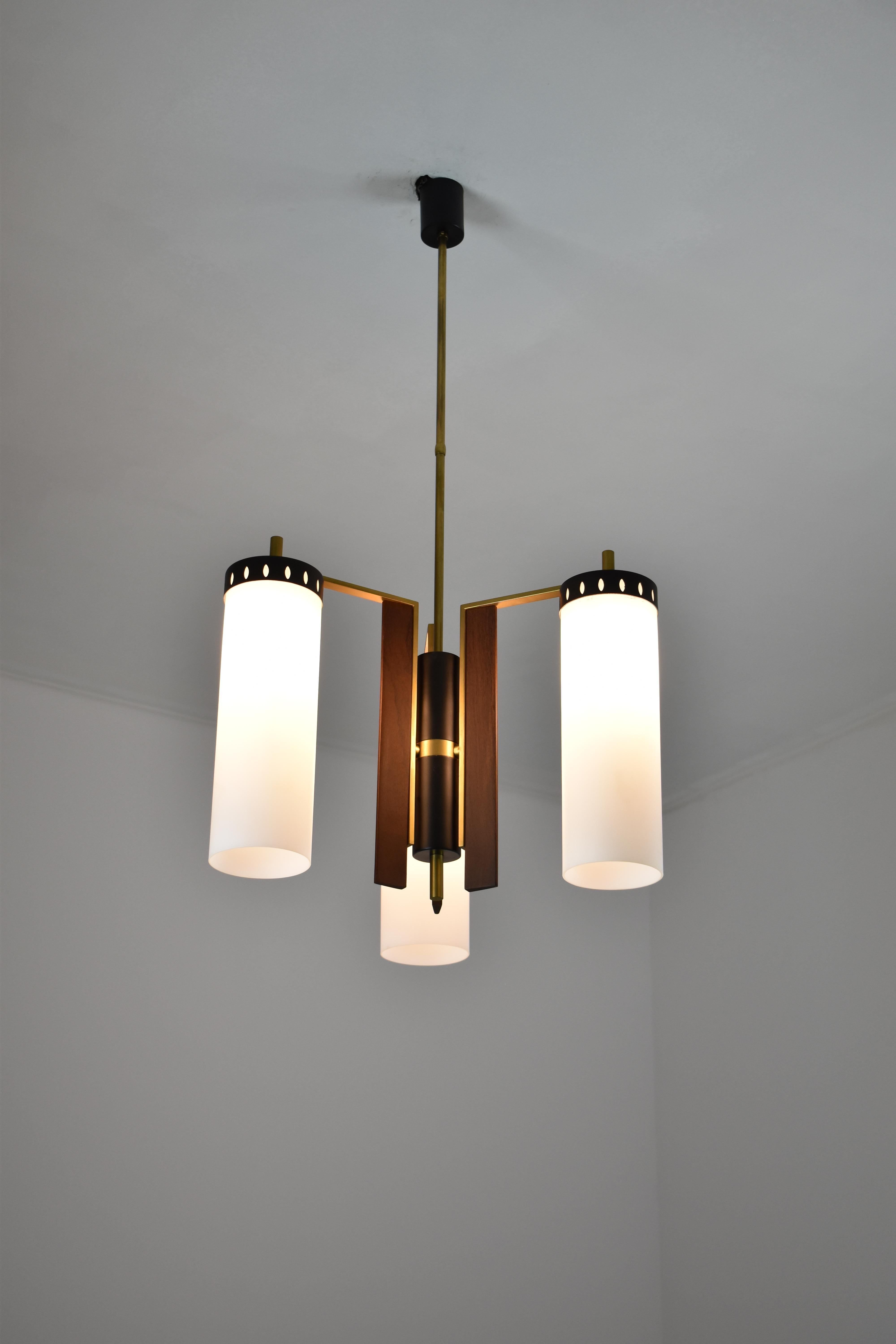 1960's 3 Light Glass and Wood Pendant Attributed to Stilnovo In Good Condition For Sale In Paris, FR