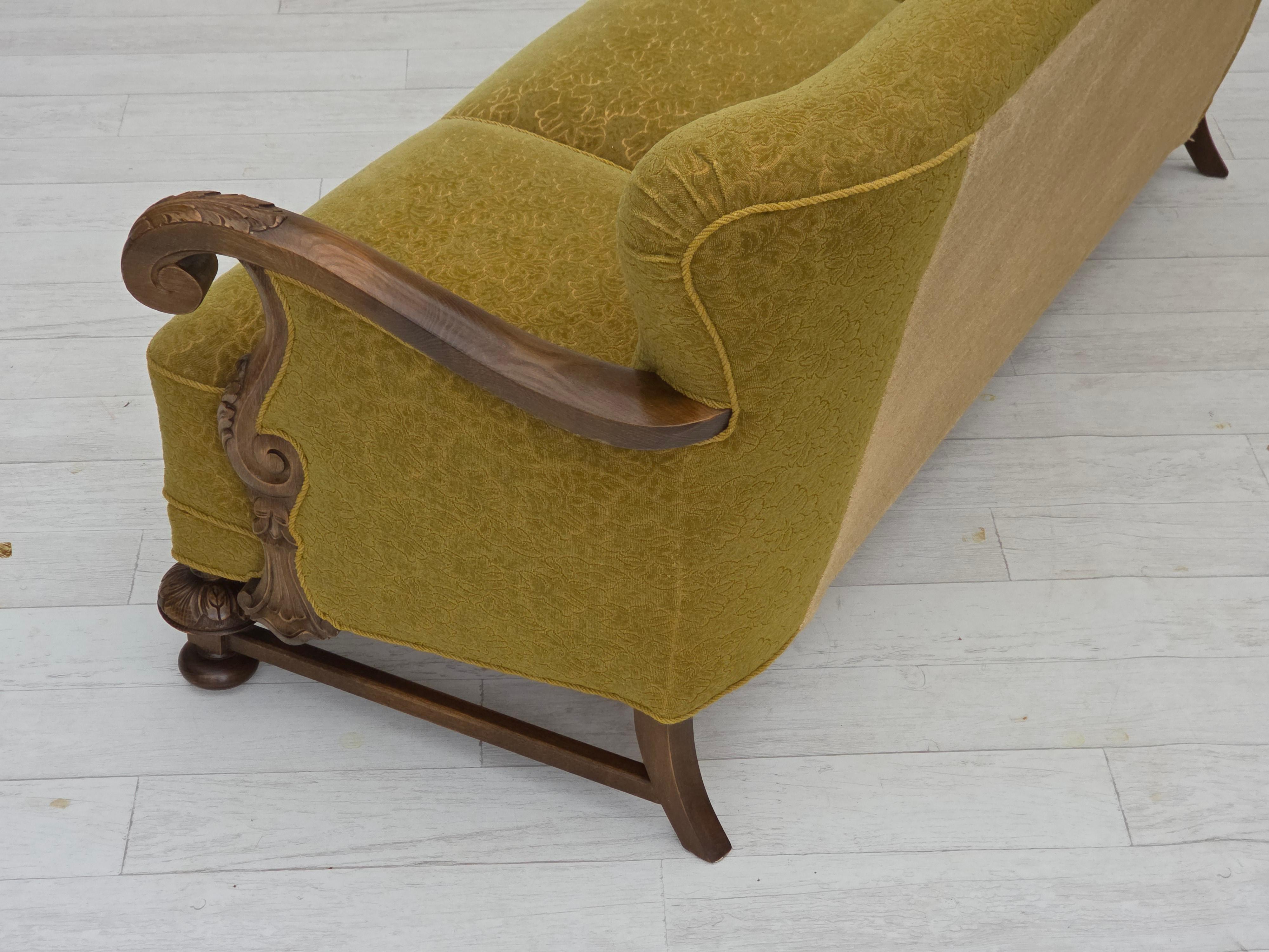 Divano danese a 3 posti degli anni '60, tessuto d'arredo in cotone/lana verde, legno massiccio di quercia. in vendita 11