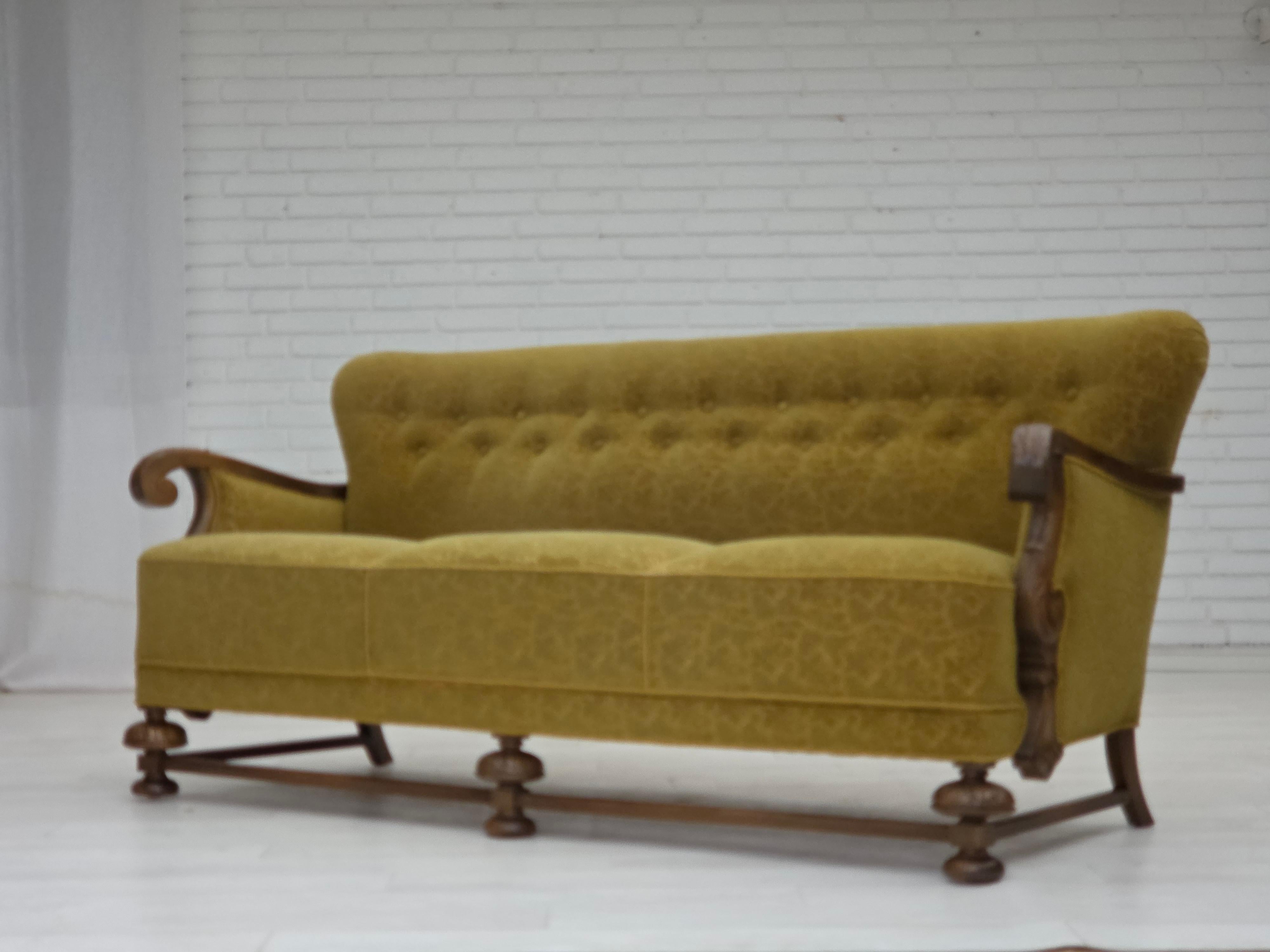 Divano danese a 3 posti degli anni '60, tessuto d'arredo in cotone/lana verde, legno massiccio di quercia. in vendita 12