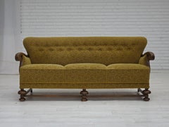 1960, canapé danois 3 places, tissu d'ameublement en coton/laine vert, bois de chêne massif.