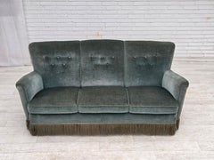1960er Jahre, dänisches 3-Sitzer-Sofa, grüner Möbelvelours.