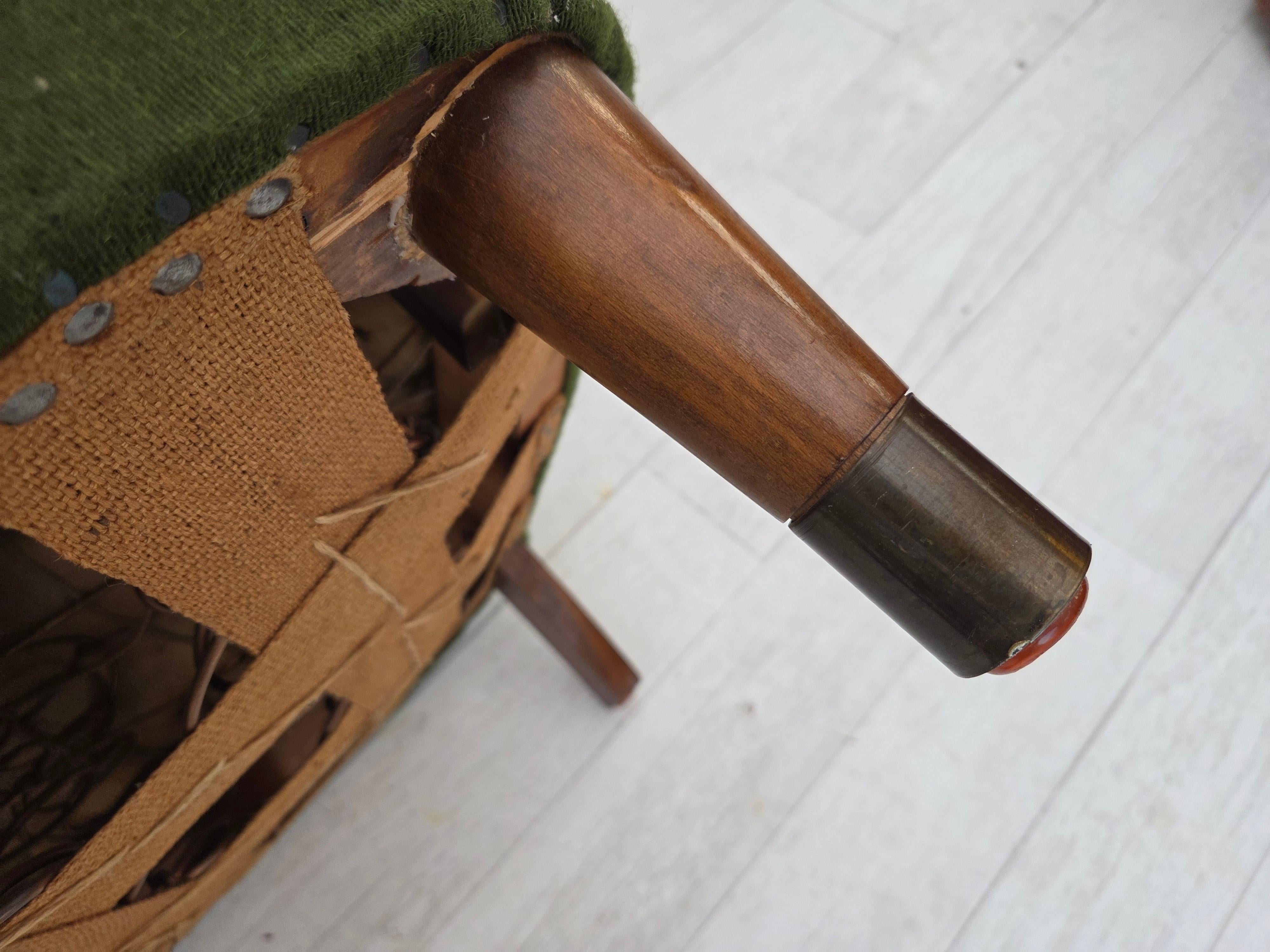Années 1960, canapé danois à 3 places, tissu de laine vert, bois de hêtre. en vente 13