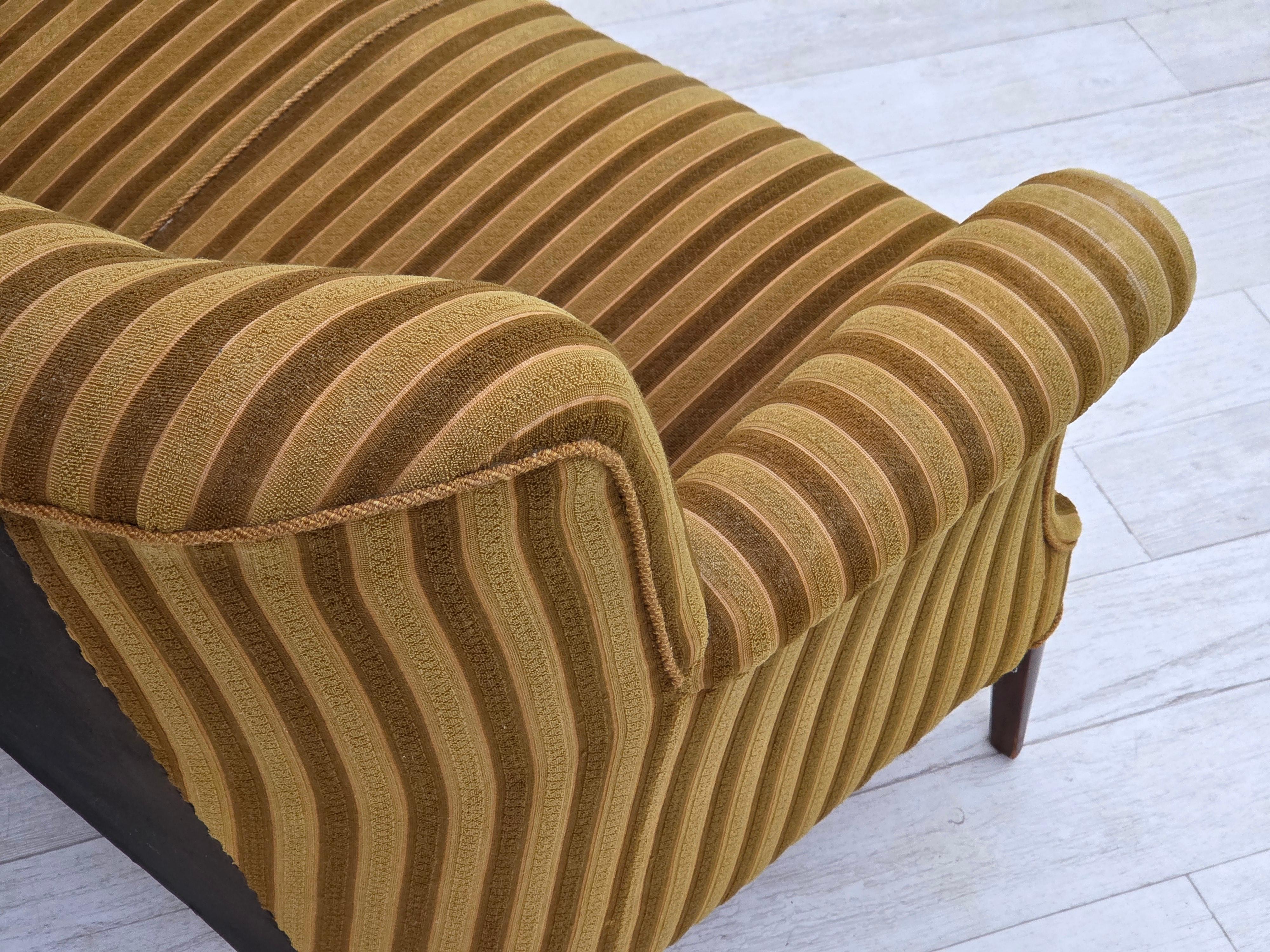 Années 1960, canapé danois à 3 places, laine de mobilier verte, état d'origine en vente 5