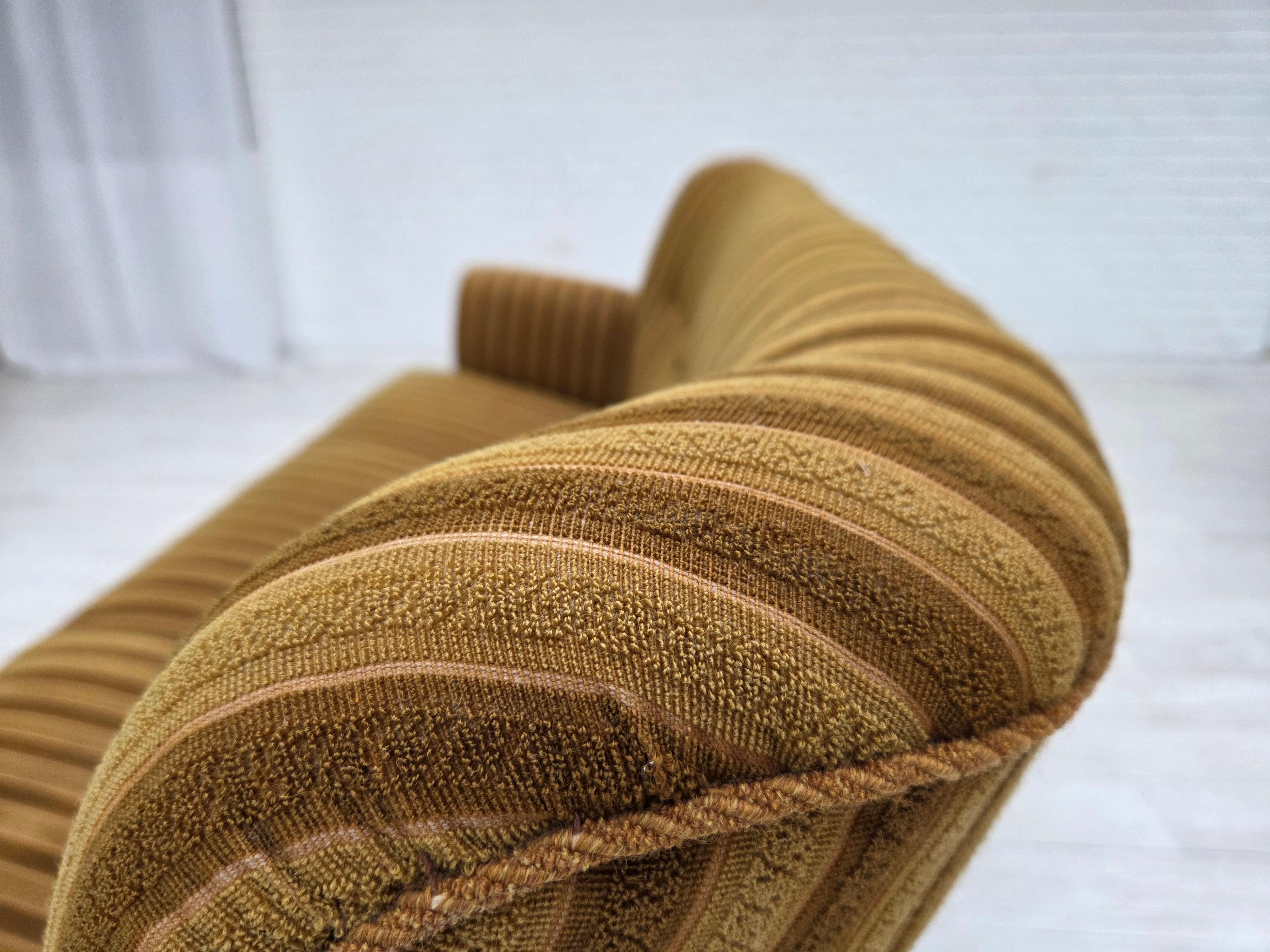Années 1960, canapé danois à 3 places, laine de mobilier verte, état d'origine en vente 7