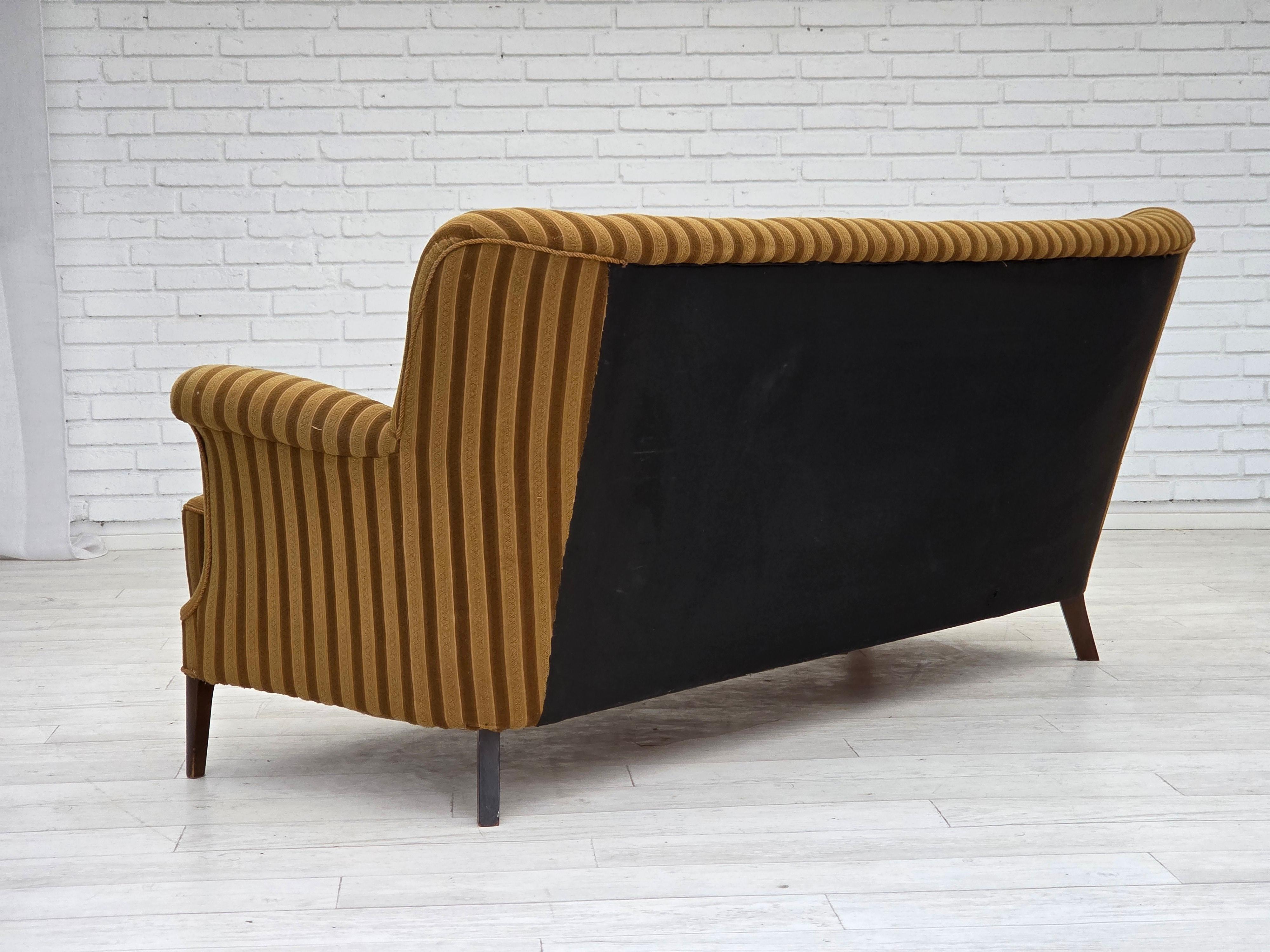Laine Années 1960, canapé danois à 3 places, laine de mobilier verte, état d'origine en vente
