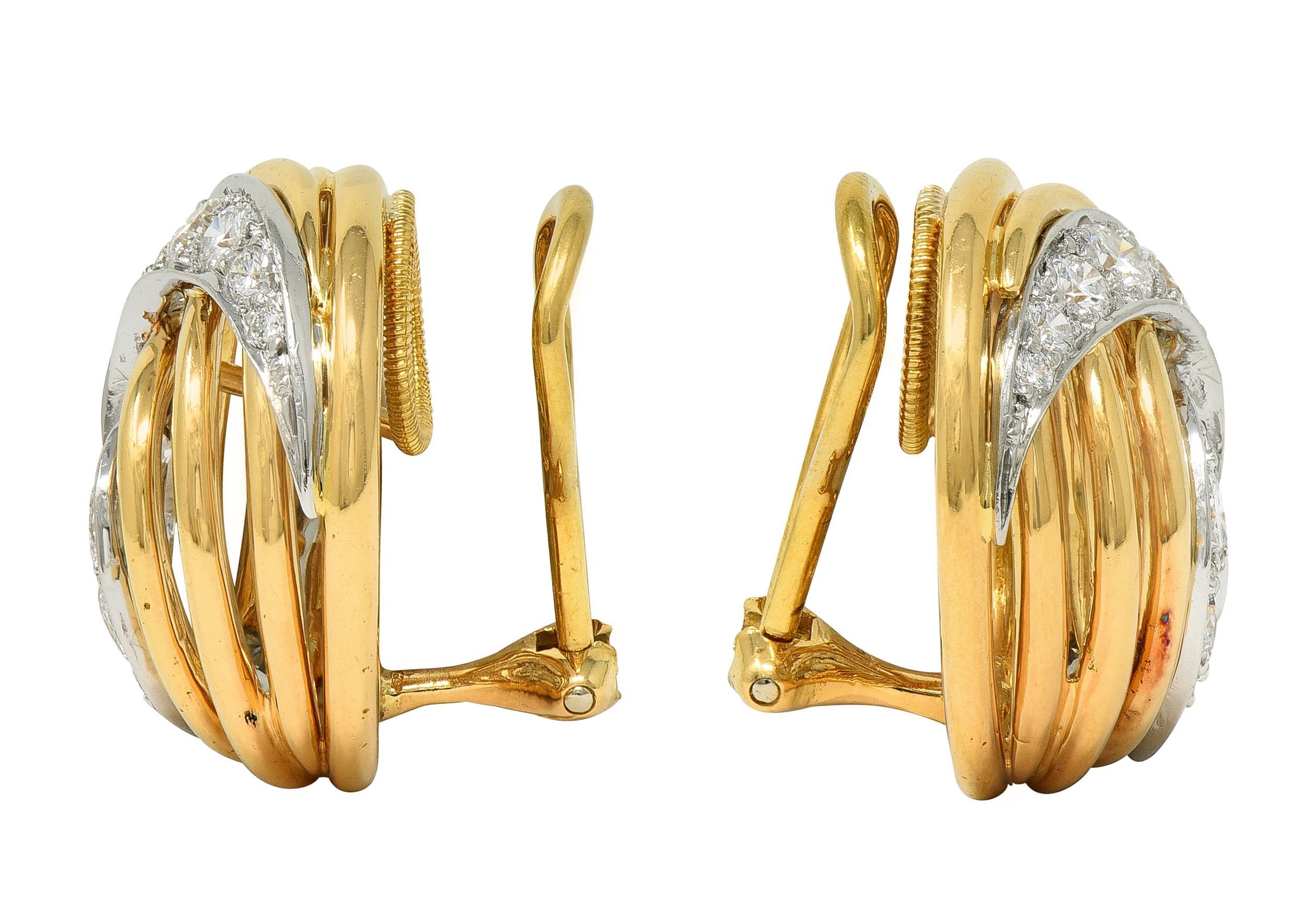1960er Jahre 3,00 Karat Diamant Platin 18K Gold gewölbter Wirbel Vintage Ohrclip-Ohrringe (Brillantschliff) im Angebot