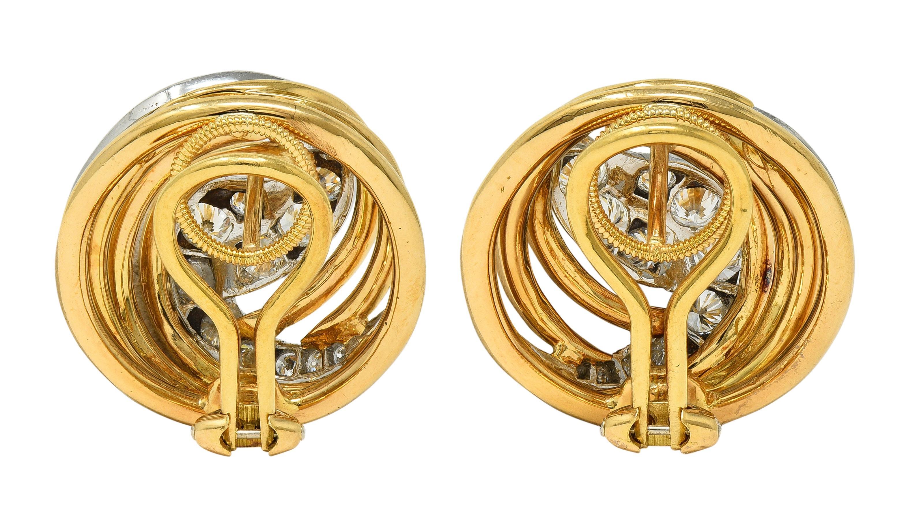 1960er Jahre 3,00 Karat Diamant Platin 18K Gold gewölbter Wirbel Vintage Ohrclip-Ohrringe im Zustand „Hervorragend“ im Angebot in Philadelphia, PA