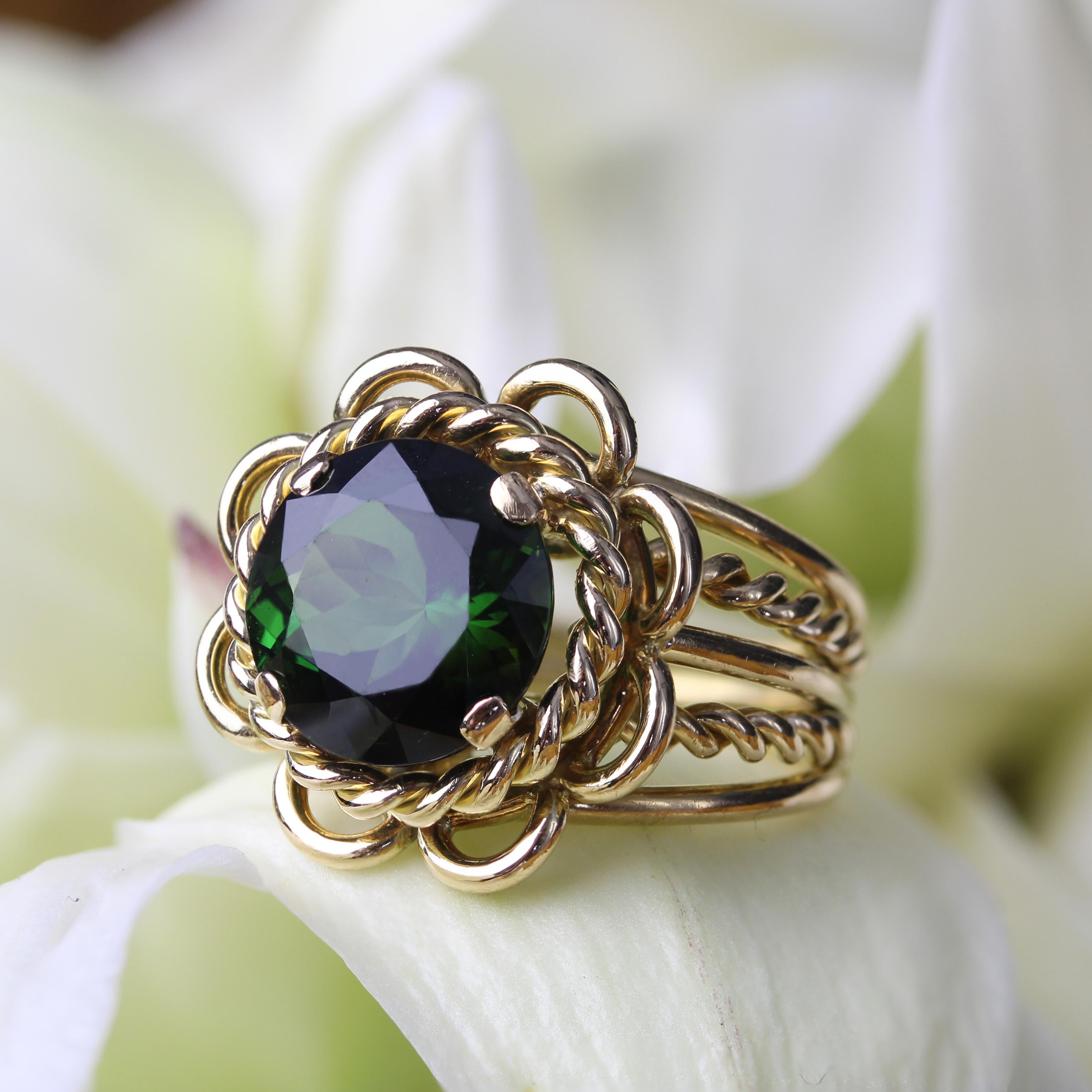 Bague rétro en or jaune 18 carats avec tourmaline verte de 4,34 carats, années 1960 en vente 2