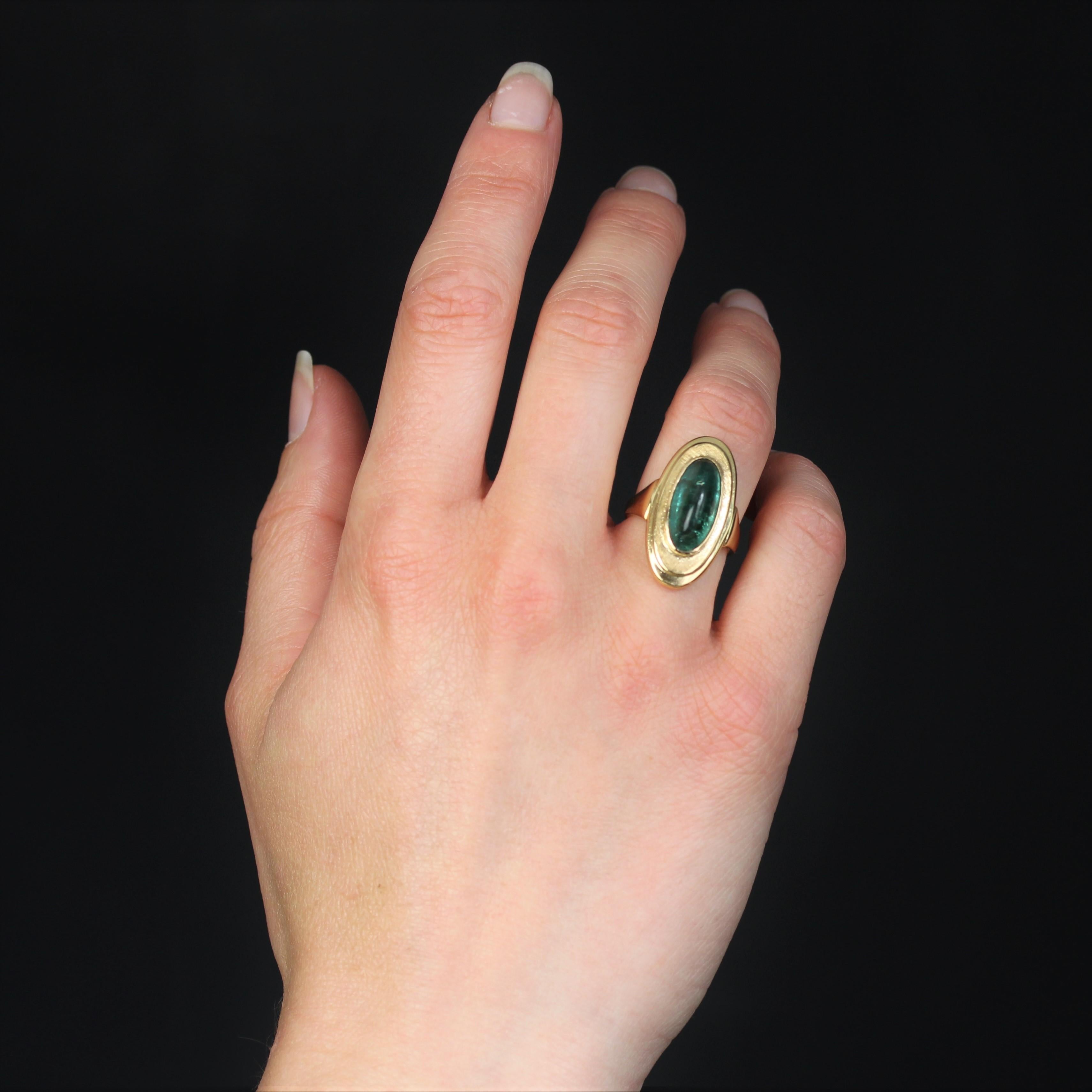1960s 4.60 Carat Sugarloaf Cut Tourmaline 18 Karat Yellow Gold Retro Ring In Good Condition For Sale In Poitiers, FR