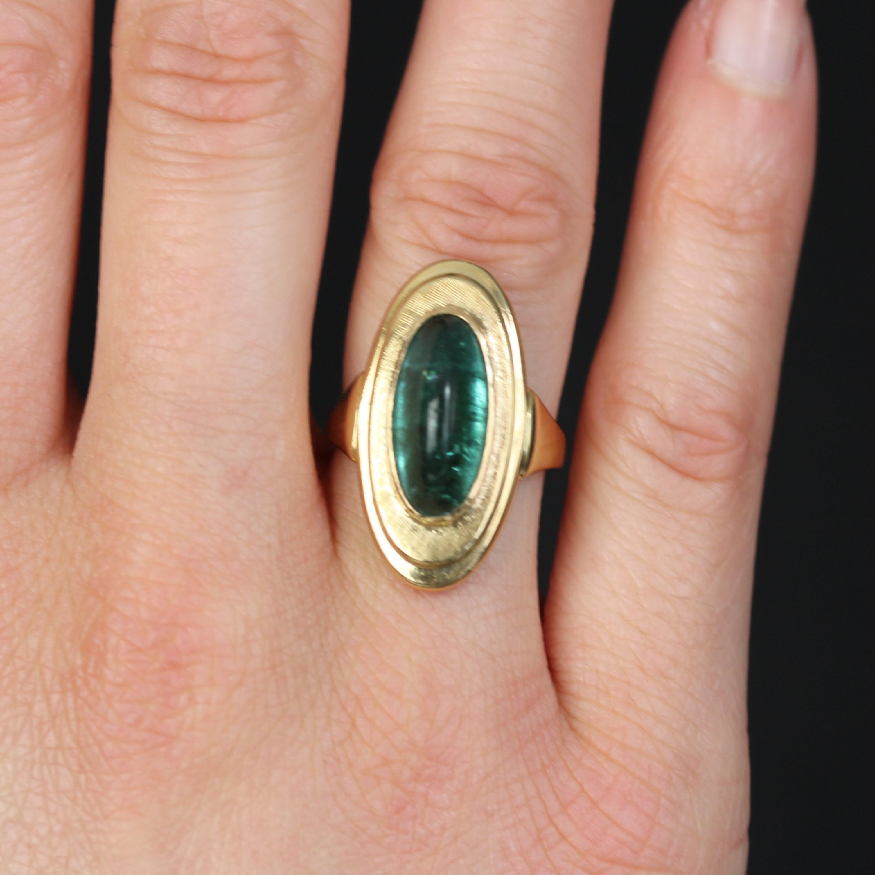 1960s 4.60 Carat Sugarloaf cut Tourmaline 18 Karat Yellow Gold Retro Ring Pour femmes en vente