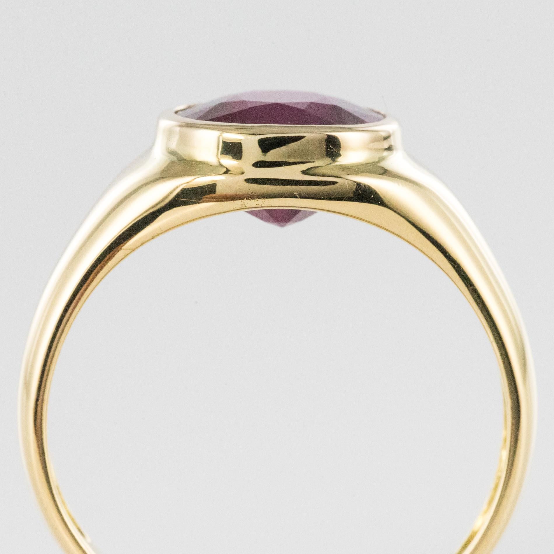 1960s 5.05 Carat Ruby 18 Karat Yellow Gold Bangle Ring For Sale 4