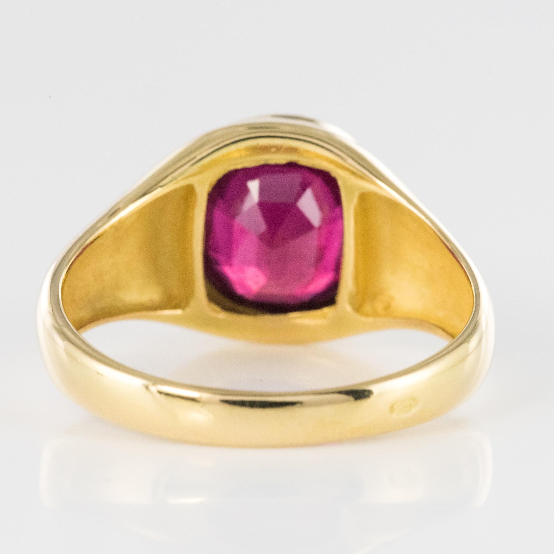 1960s 5.05 Carat Ruby 18 Karat Yellow Gold Bangle Ring For Sale 9