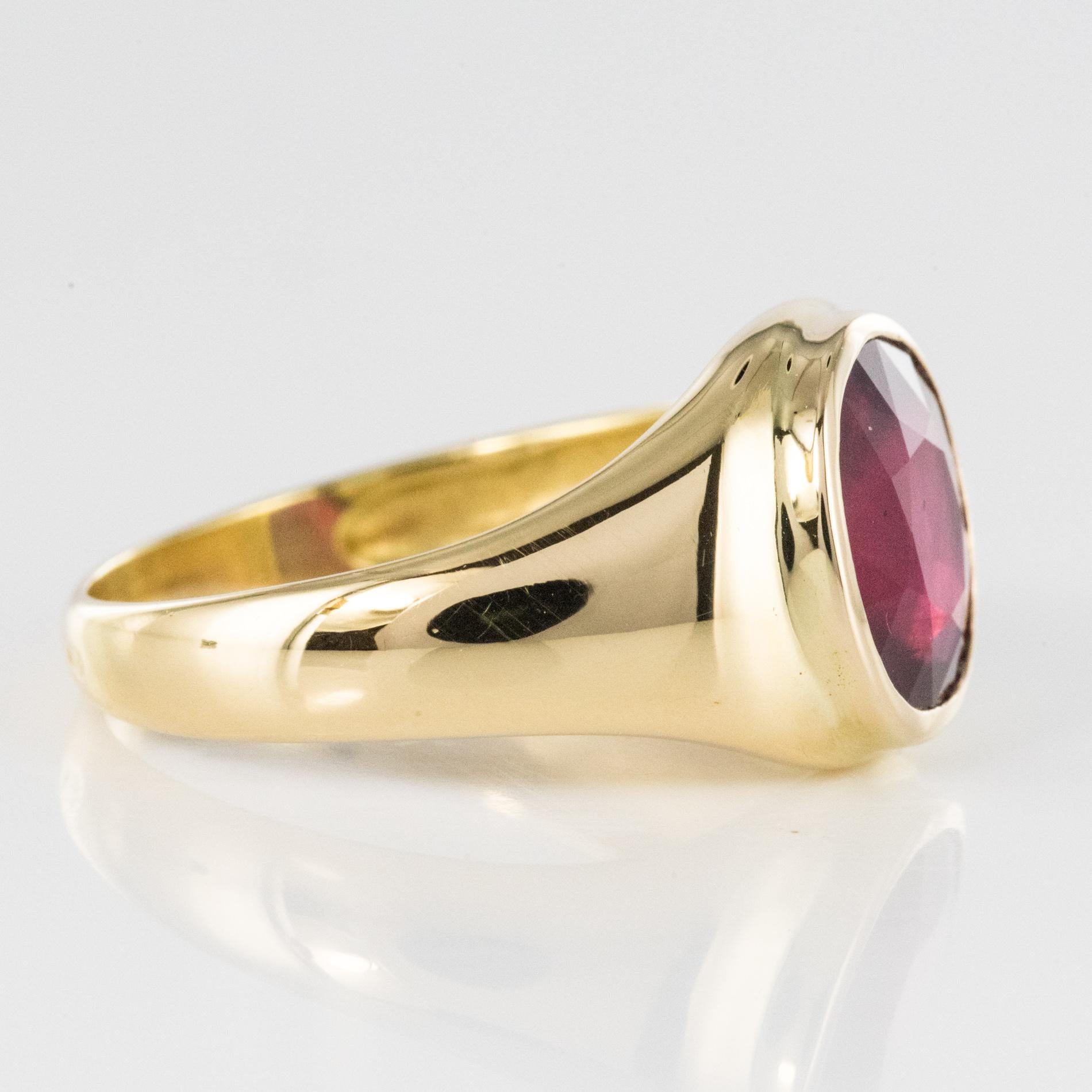 1960s 5.05 Carat Ruby 18 Karat Yellow Gold Bangle Ring For Sale 10