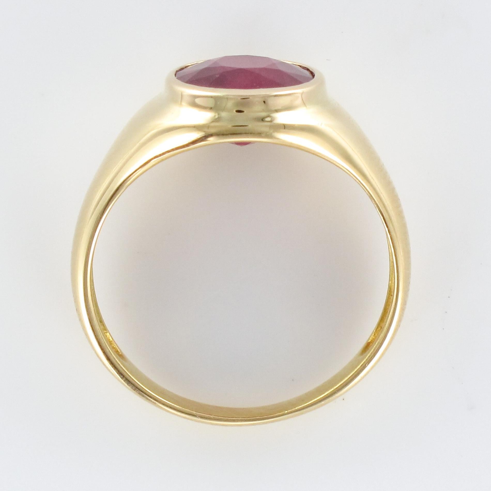 1960s 5.05 Carat Ruby 18 Karat Yellow Gold Bangle Ring For Sale 12