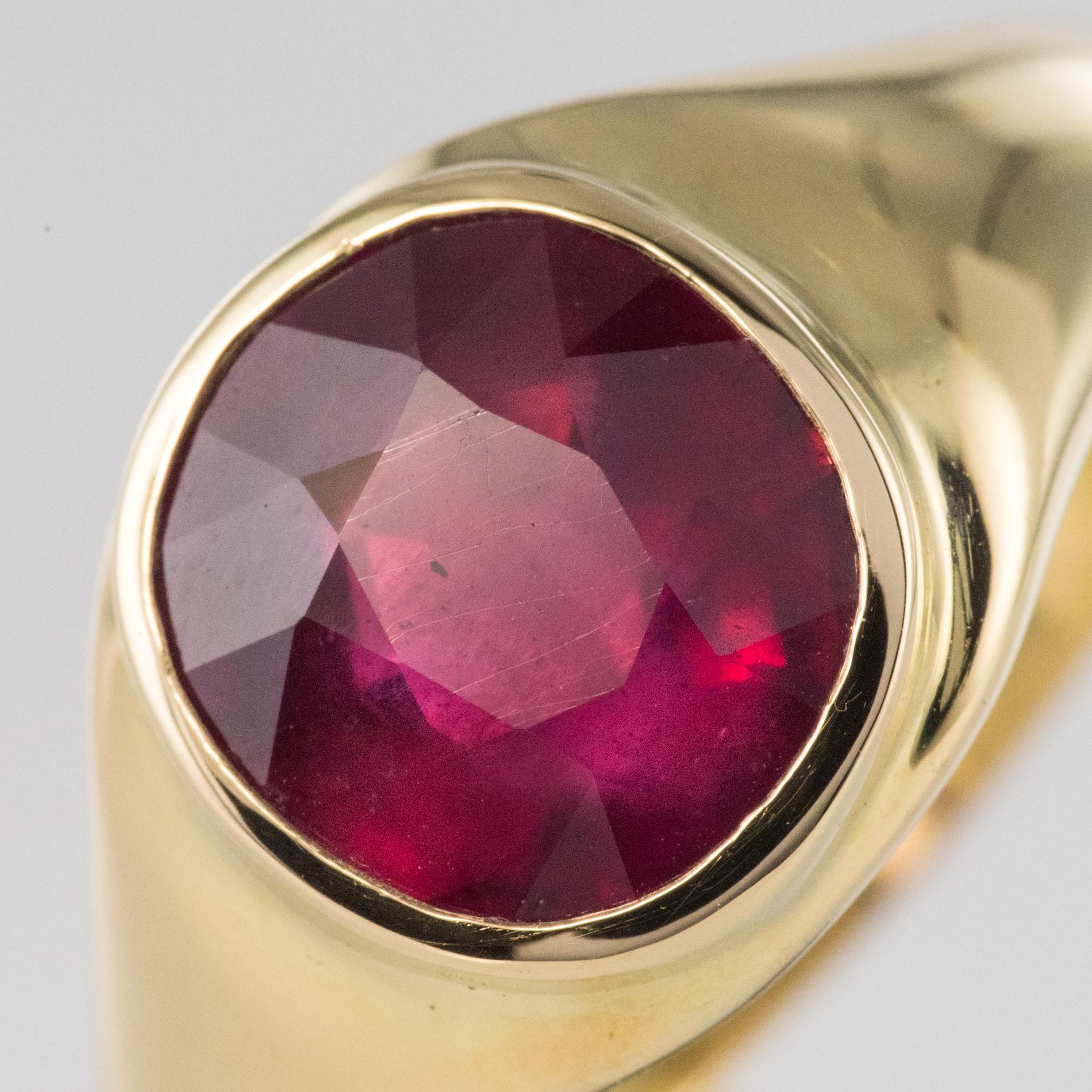 Cushion Cut 1960s 5.05 Carat Ruby 18 Karat Yellow Gold Bangle Ring For Sale