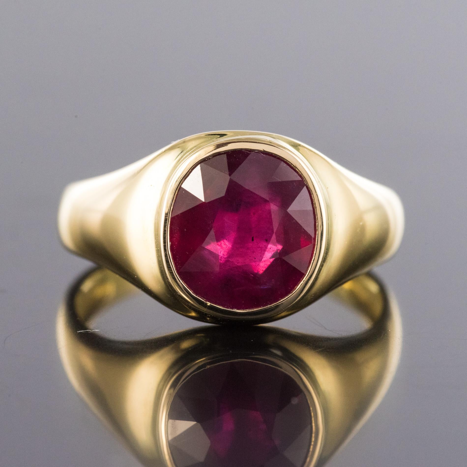Women's or Men's 1960s 5.05 Carat Ruby 18 Karat Yellow Gold Bangle Ring For Sale
