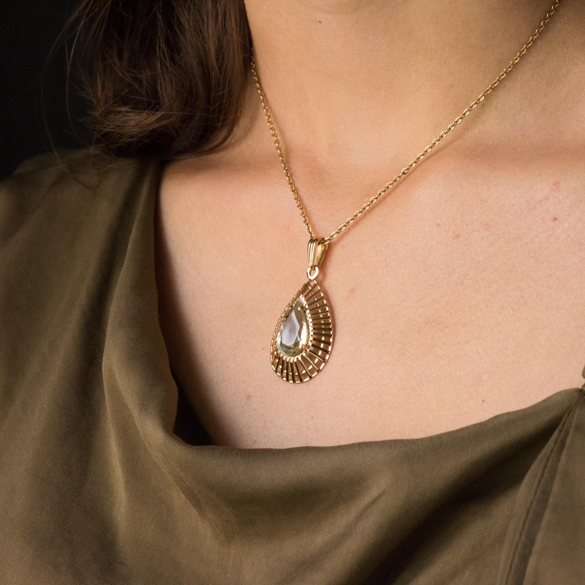 1960s 5.30 Carat Aquamarine Yellow Gold Pendant In Good Condition In Poitiers, FR