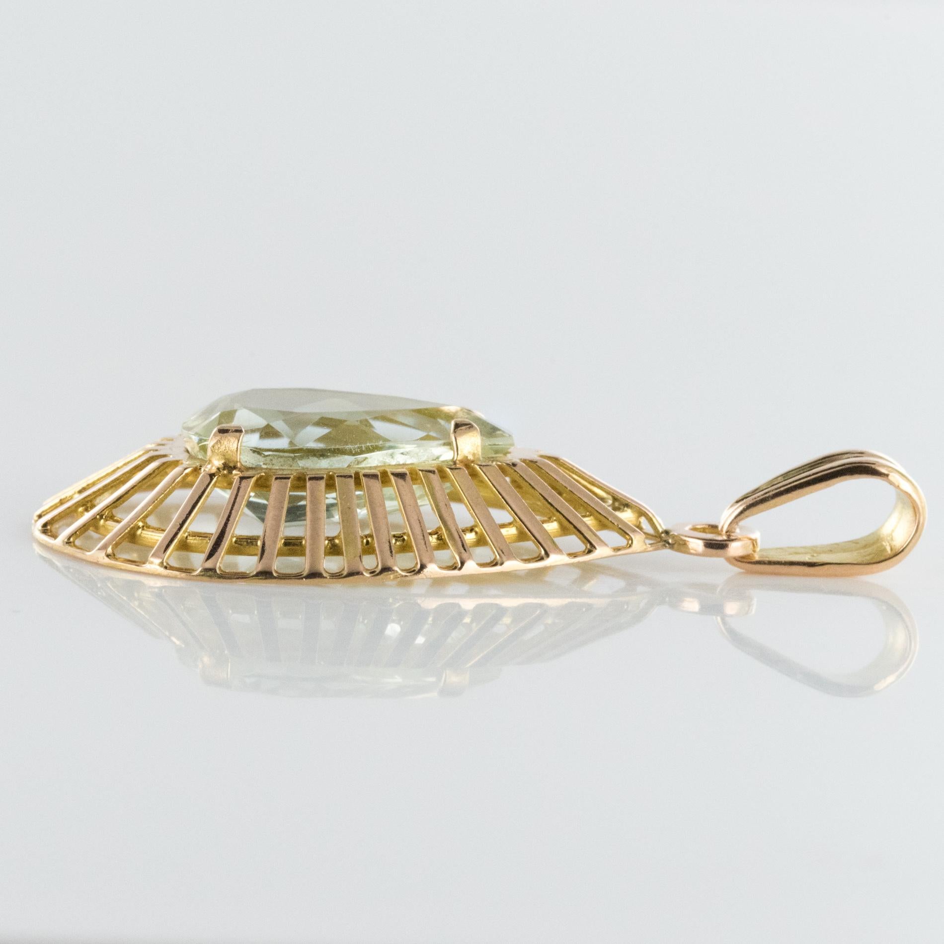 Women's 1960s 5.30 Carat Aquamarine Yellow Gold Pendant