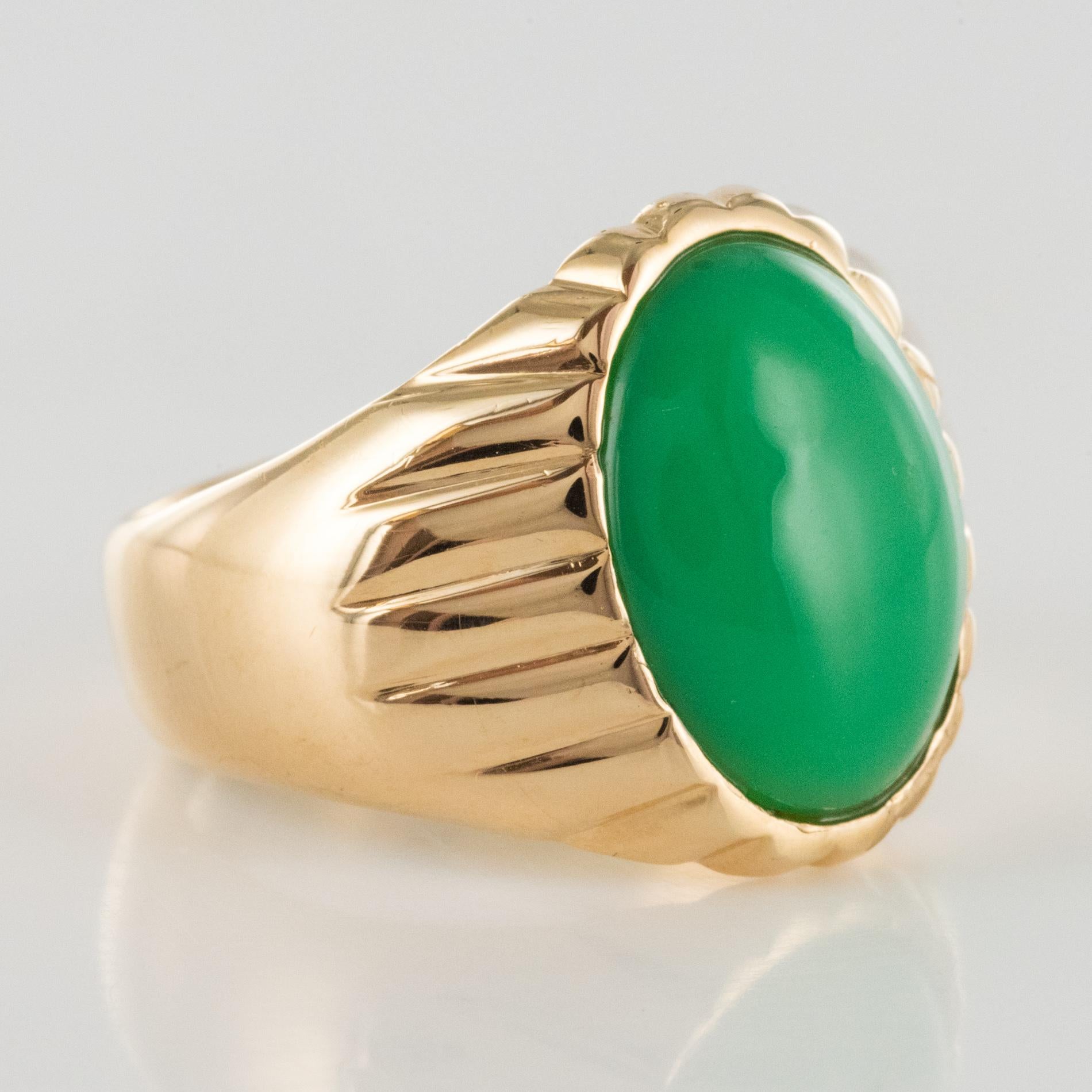 1960s 6 Carat Chrysoprase 18 Karat Yellow Gold Signet Ring For Sale 7