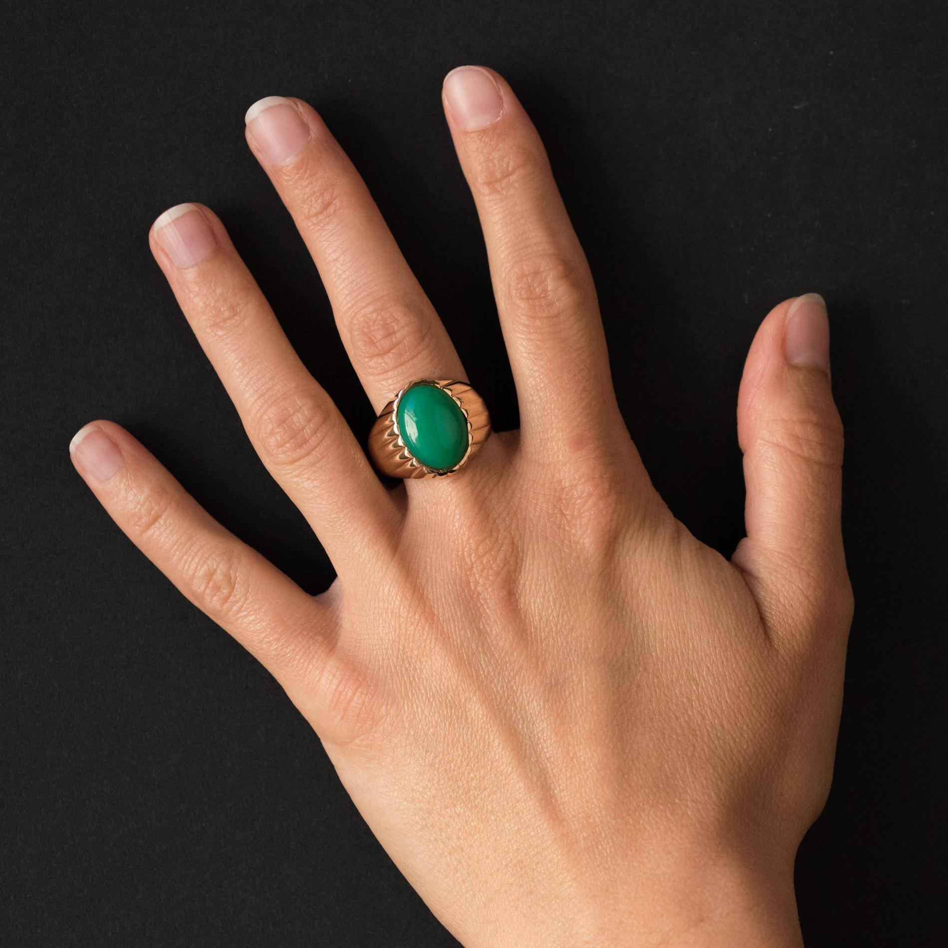 1960s 6 Carat Chrysoprase 18 Karat Yellow Gold Signet Ring For Sale 8