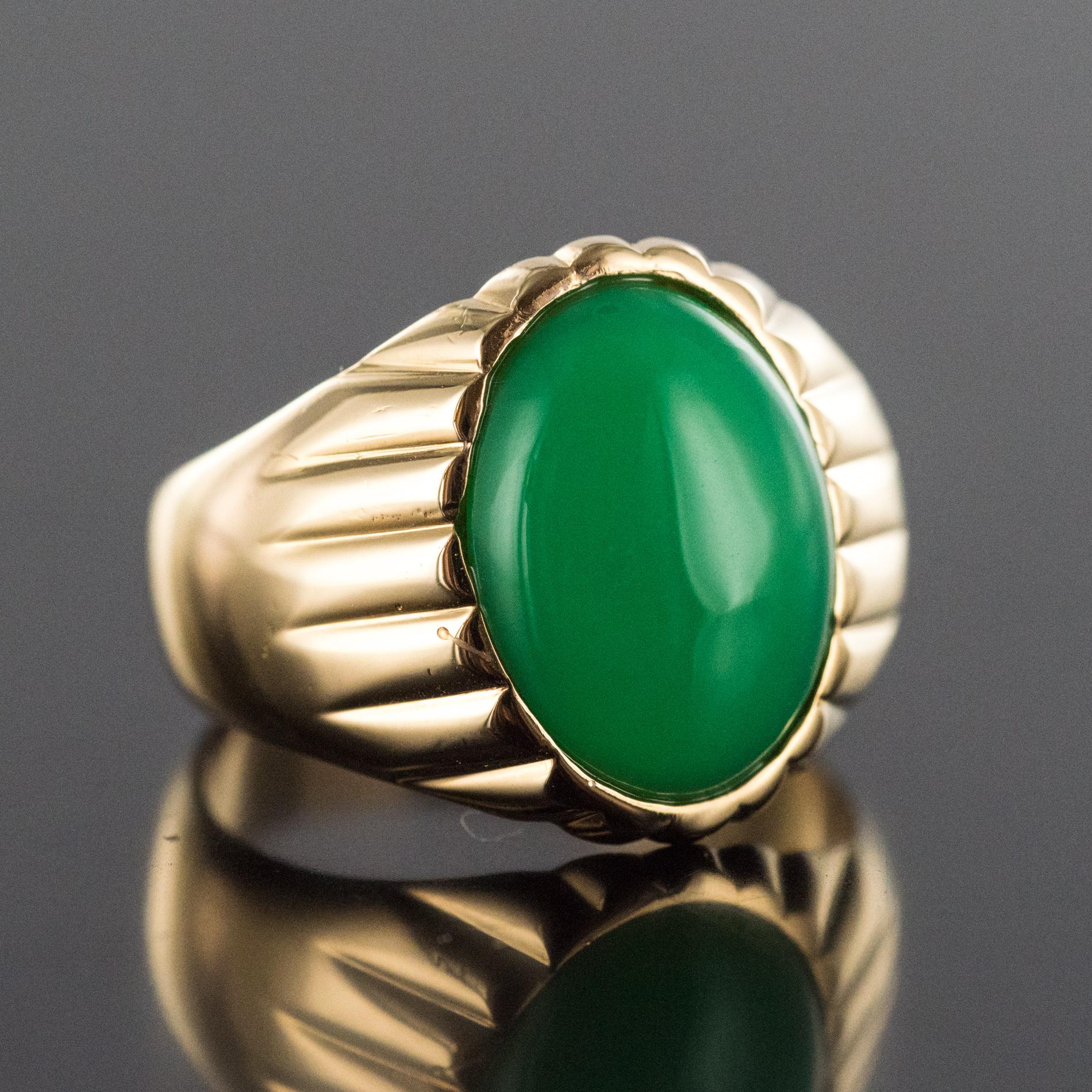 Oval Cut 1960s 6 Carat Chrysoprase 18 Karat Yellow Gold Signet Ring For Sale