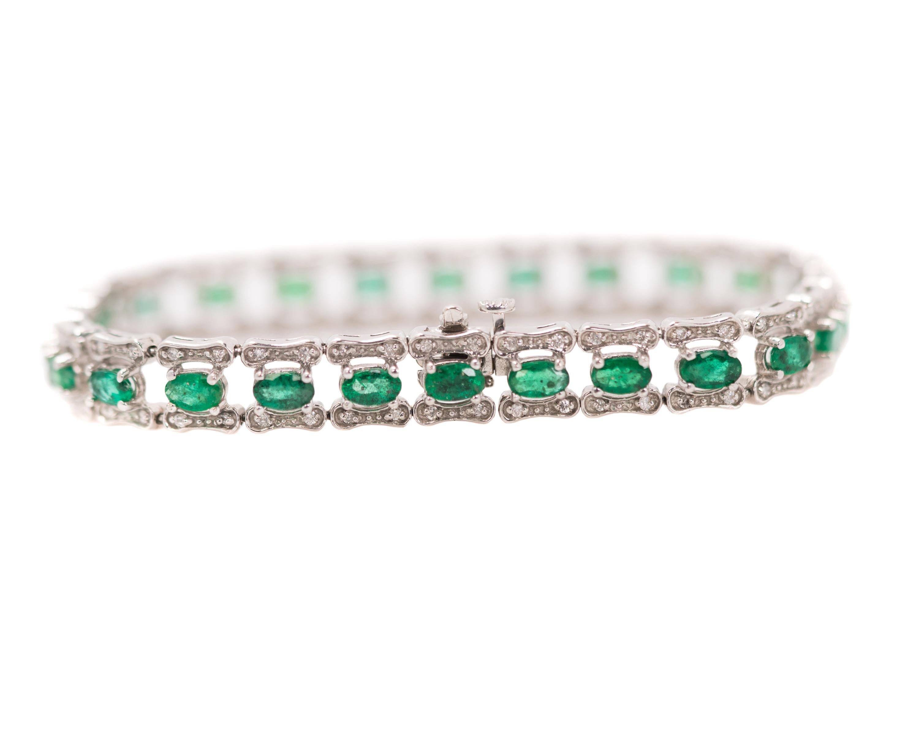 Round Cut 1960s 7 Carat Emerald and 1 Carat Diamond 14 Karat White Gold Bracelet