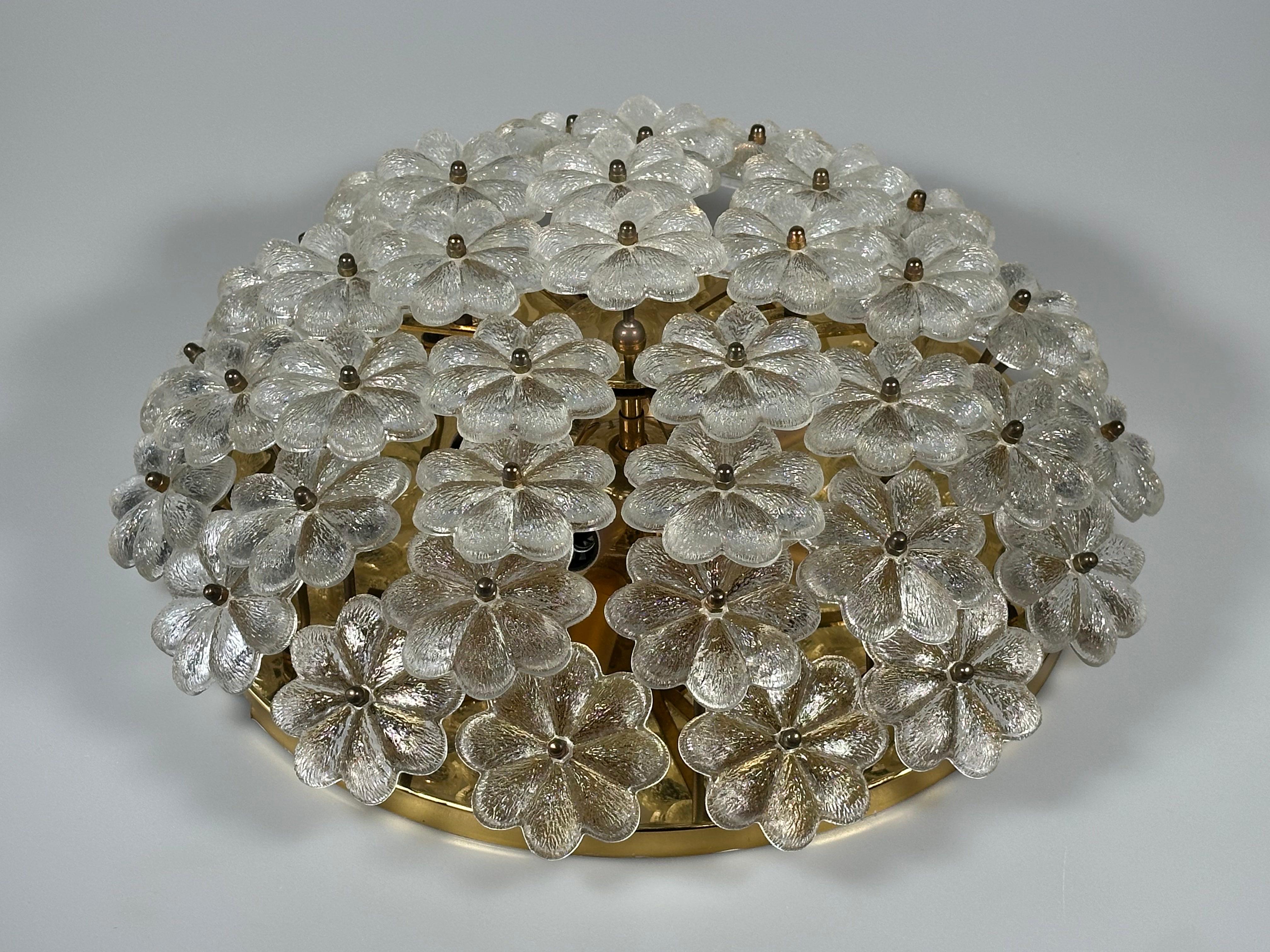 Lámpara de techo de los años 60/70 Ernst Palme de latón y cristal, Alemania

Objetos: Lámpara de techo

Fabricante: Ernst Palme

Estado: Bueno

Edad: Aprox. 1960-1970

Dimensiones:

Diámetro = 50 cm
Altura = 18 cm

Otras notas:

6x tomas E14

Las