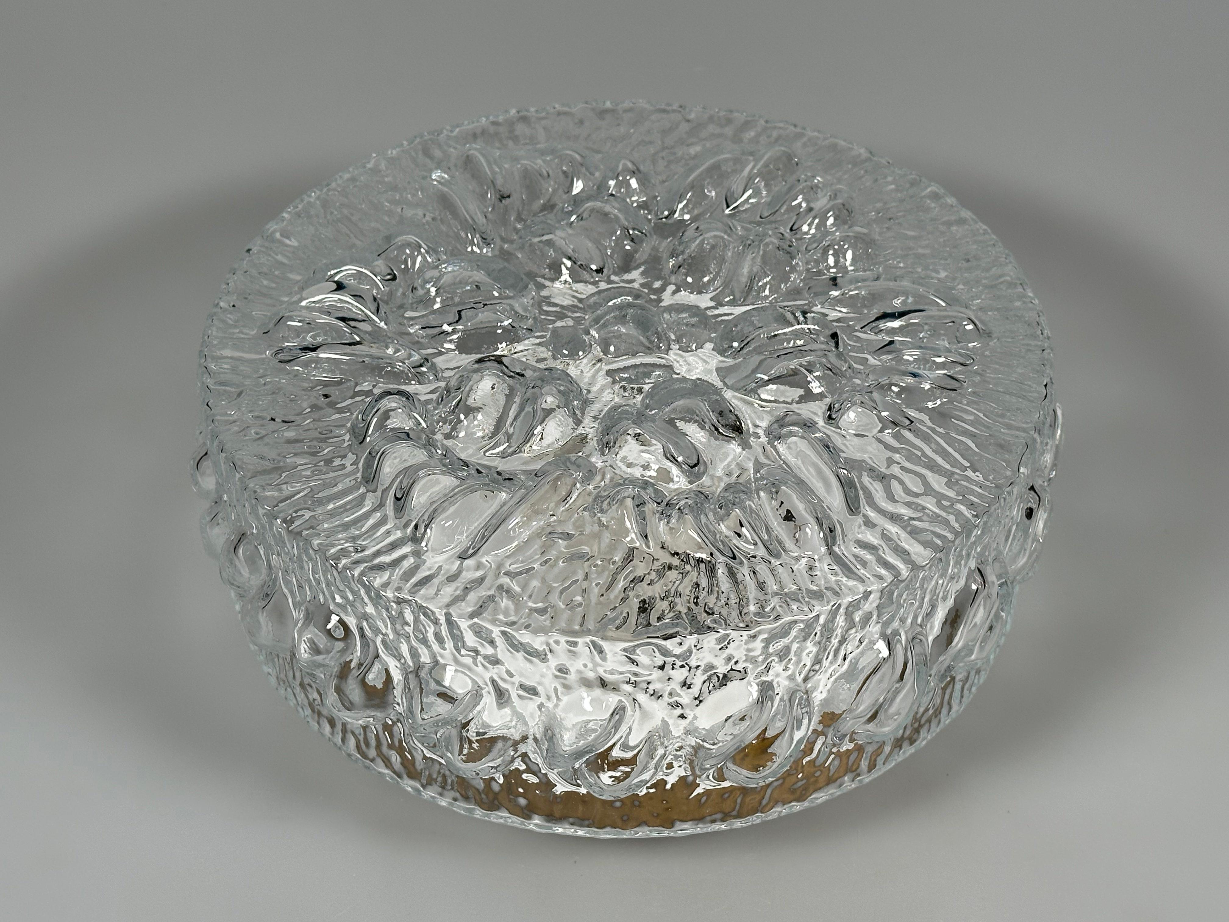 Plafonnier des années 1960/70, affleurant, verre, métal, Design/One

Article : Lampe de plafond

Fabricant : Inconnu

Condit : Bon

Age : Circa 1960-1970

Dimensions :

Diamètre = 24,5 cm
Hauteur = 10,5 cm

Autres notes :

Douille E27

Les photos