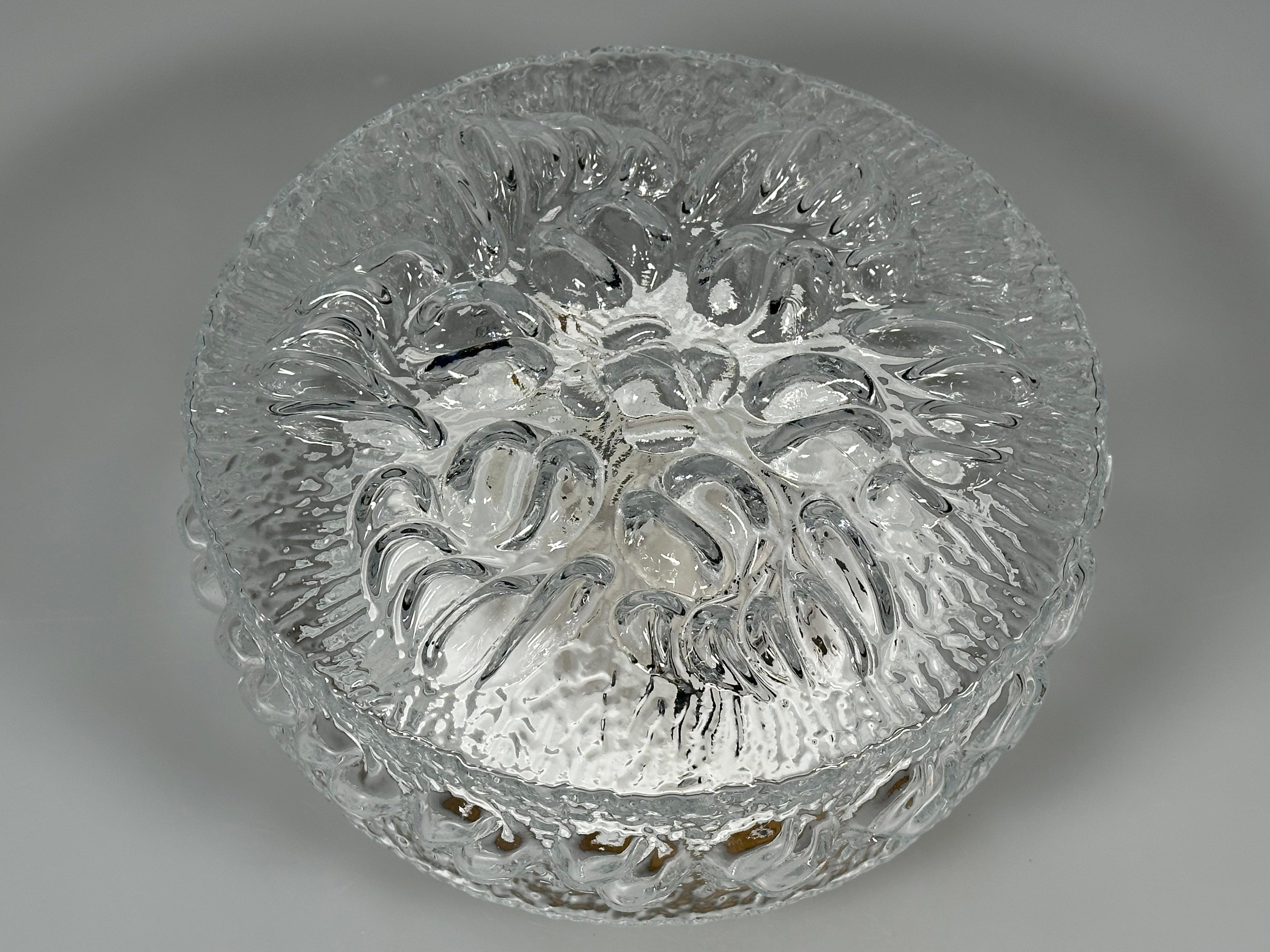 Allemand Plafonnier des années 1960/70, affleurant, verre, métal, Design/One en vente