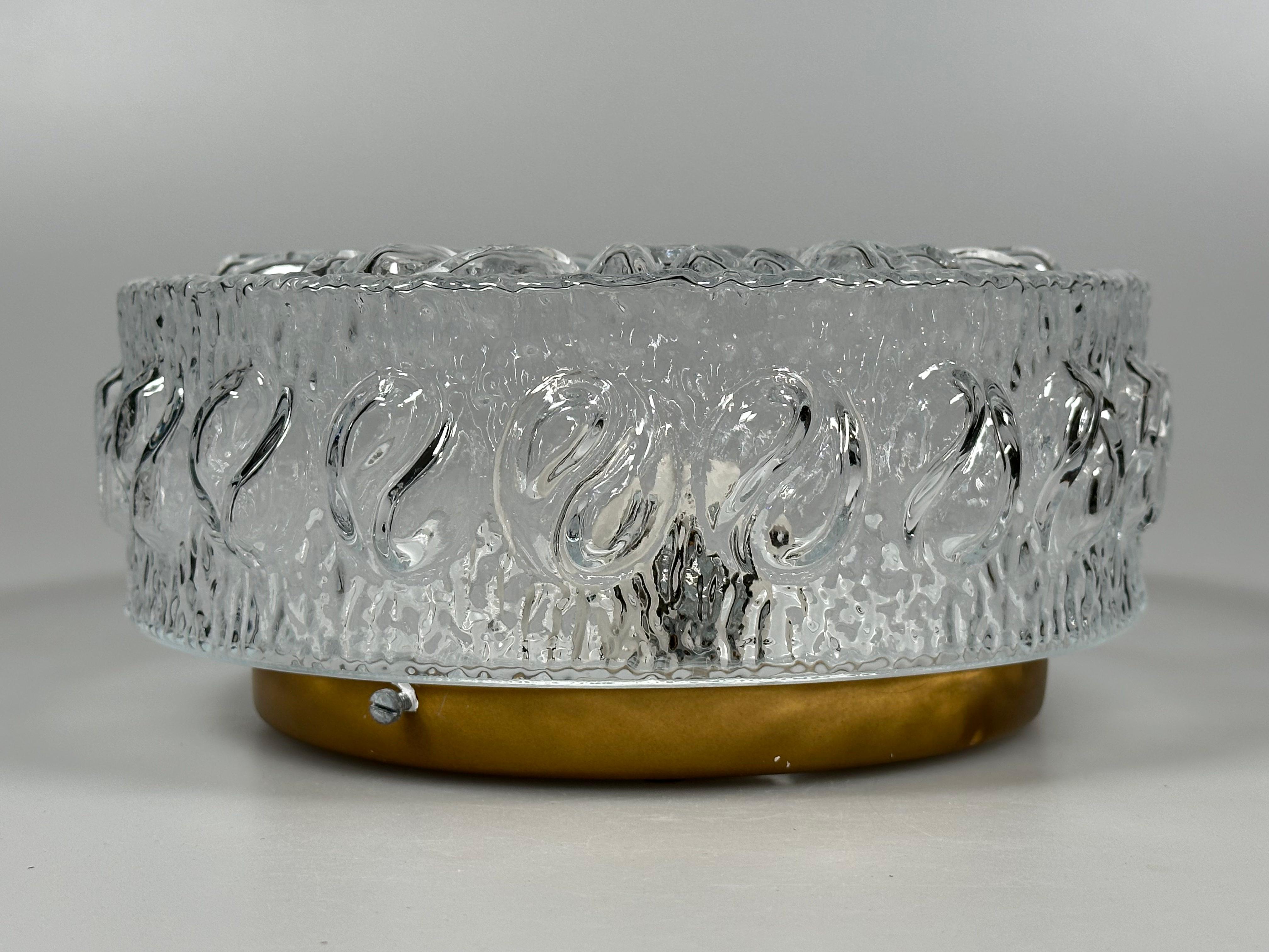 Plafonnier des années 1960/70, affleurant, verre, métal, Design/One Bon état - En vente à Neuenkirchen, NI