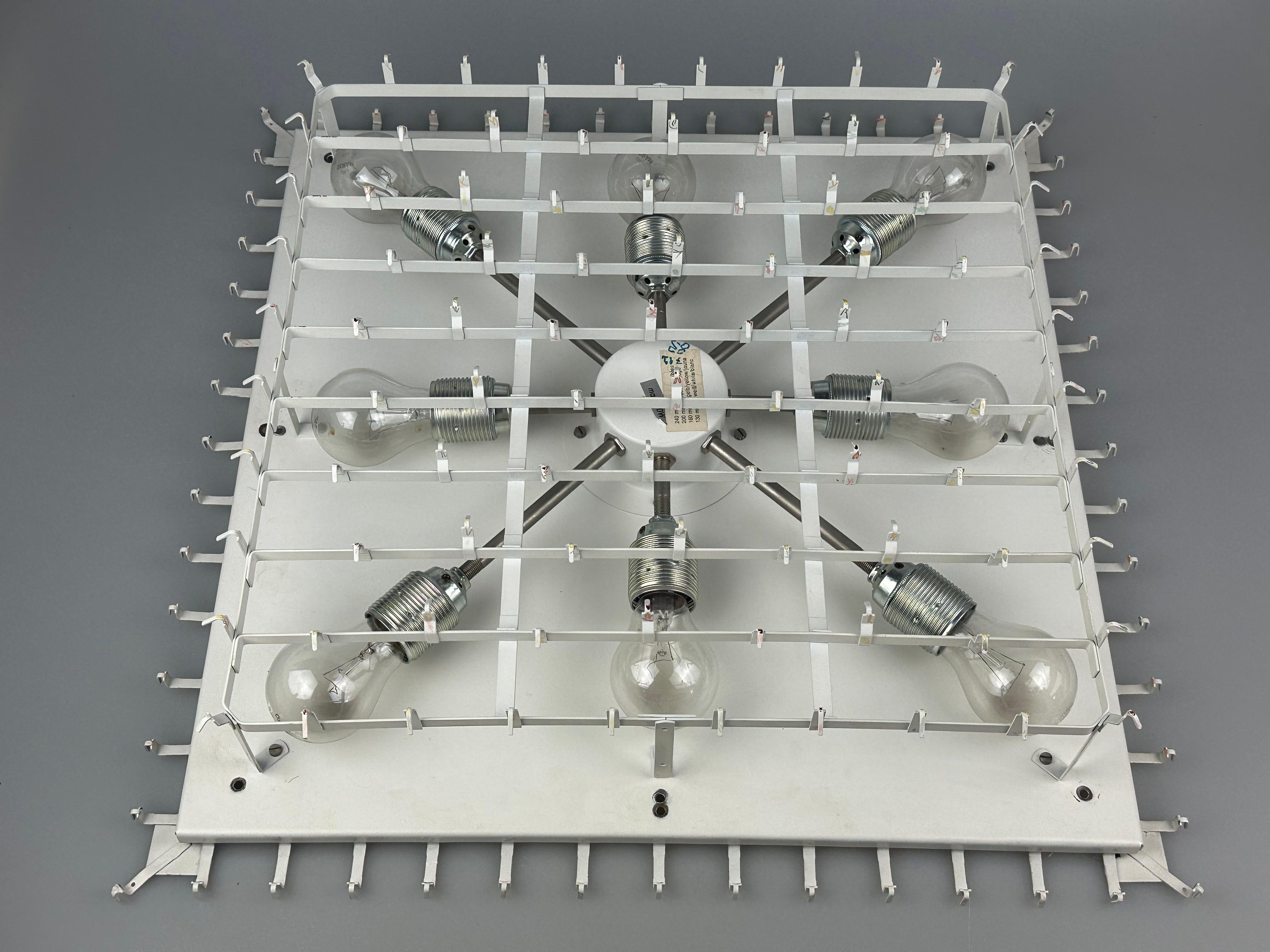 Tedesco Lampada da soffitto a lampadario degli anni '60/70 di Doria Leuchten Germany, vetro ghiaccio in vendita