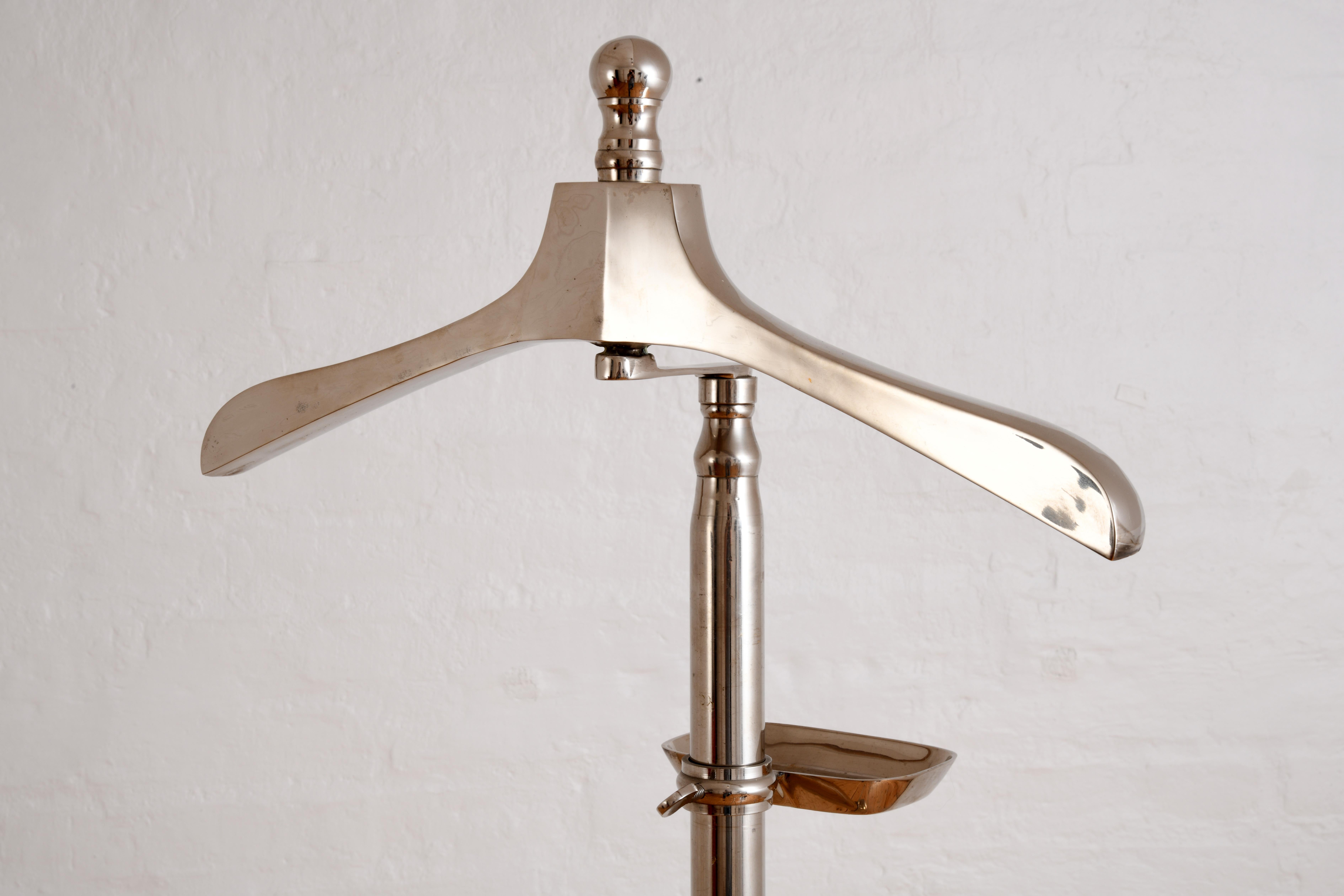 1960s/70s chrome-plated brass valet stand for the bedroom or bathroom For Sale 4