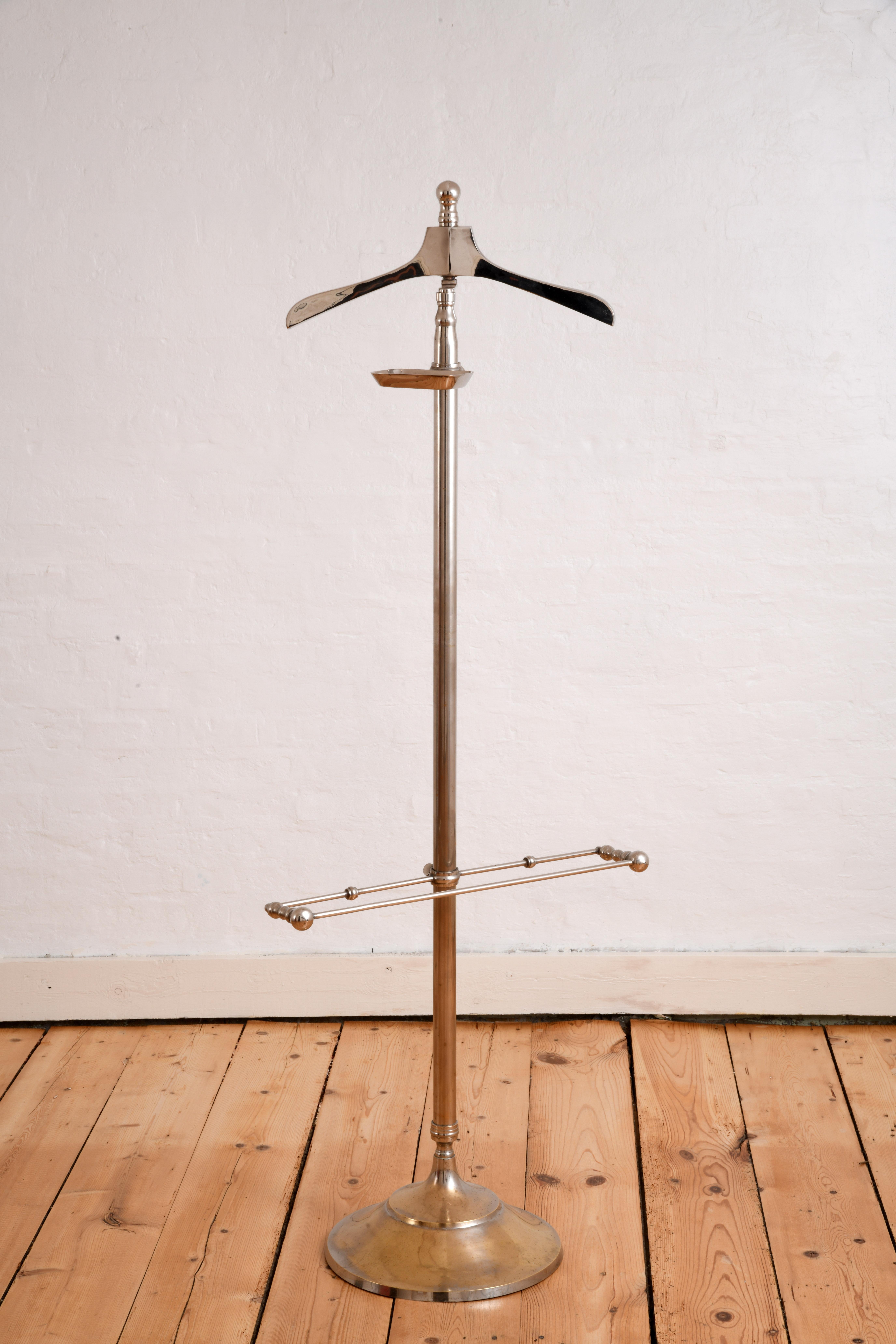 Mid-Century Modern 1960s/70s chrome-plated brass valet stand for the bedroom or bathroom For Sale