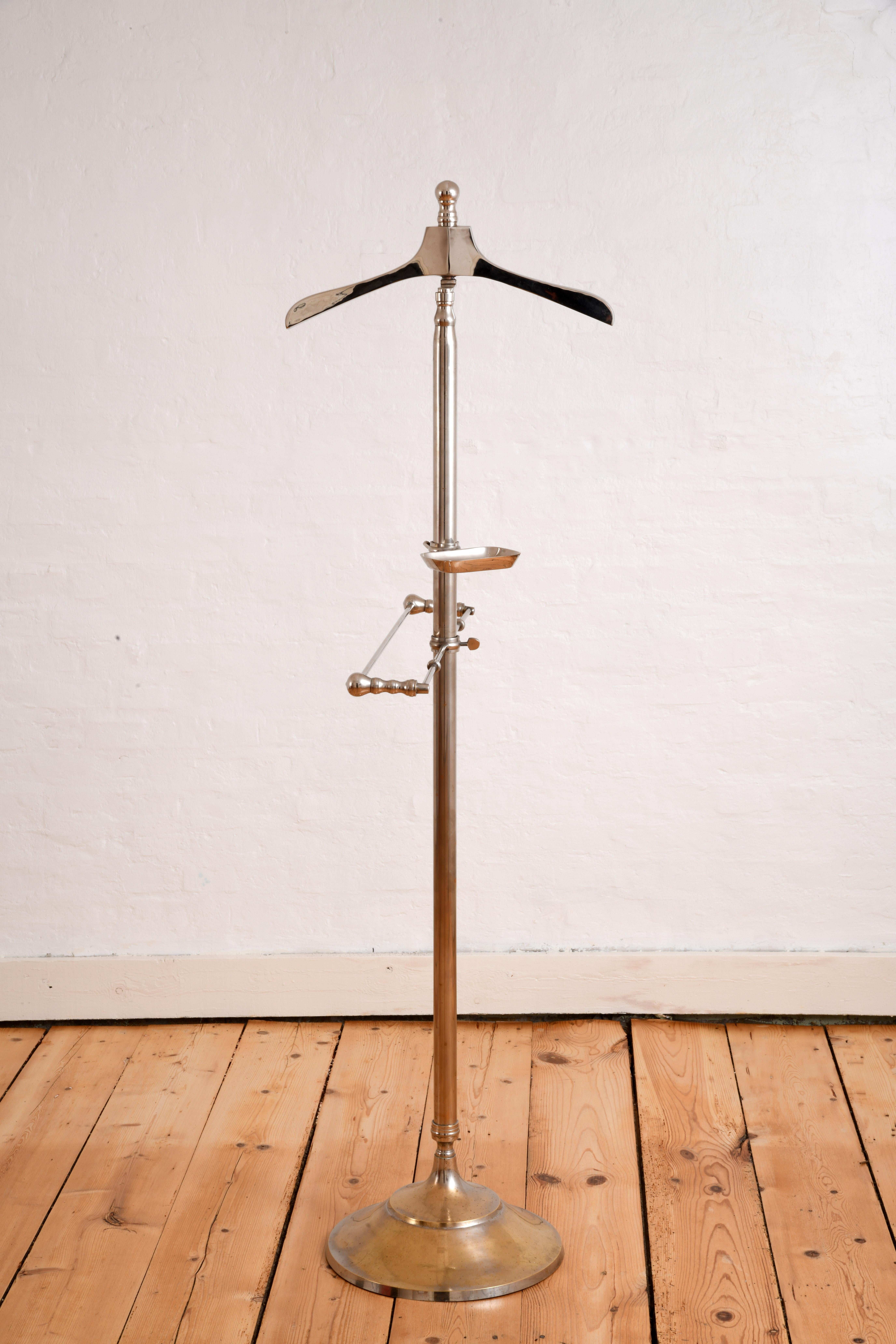 French 1960s/70s chrome-plated brass valet stand for the bedroom or bathroom For Sale