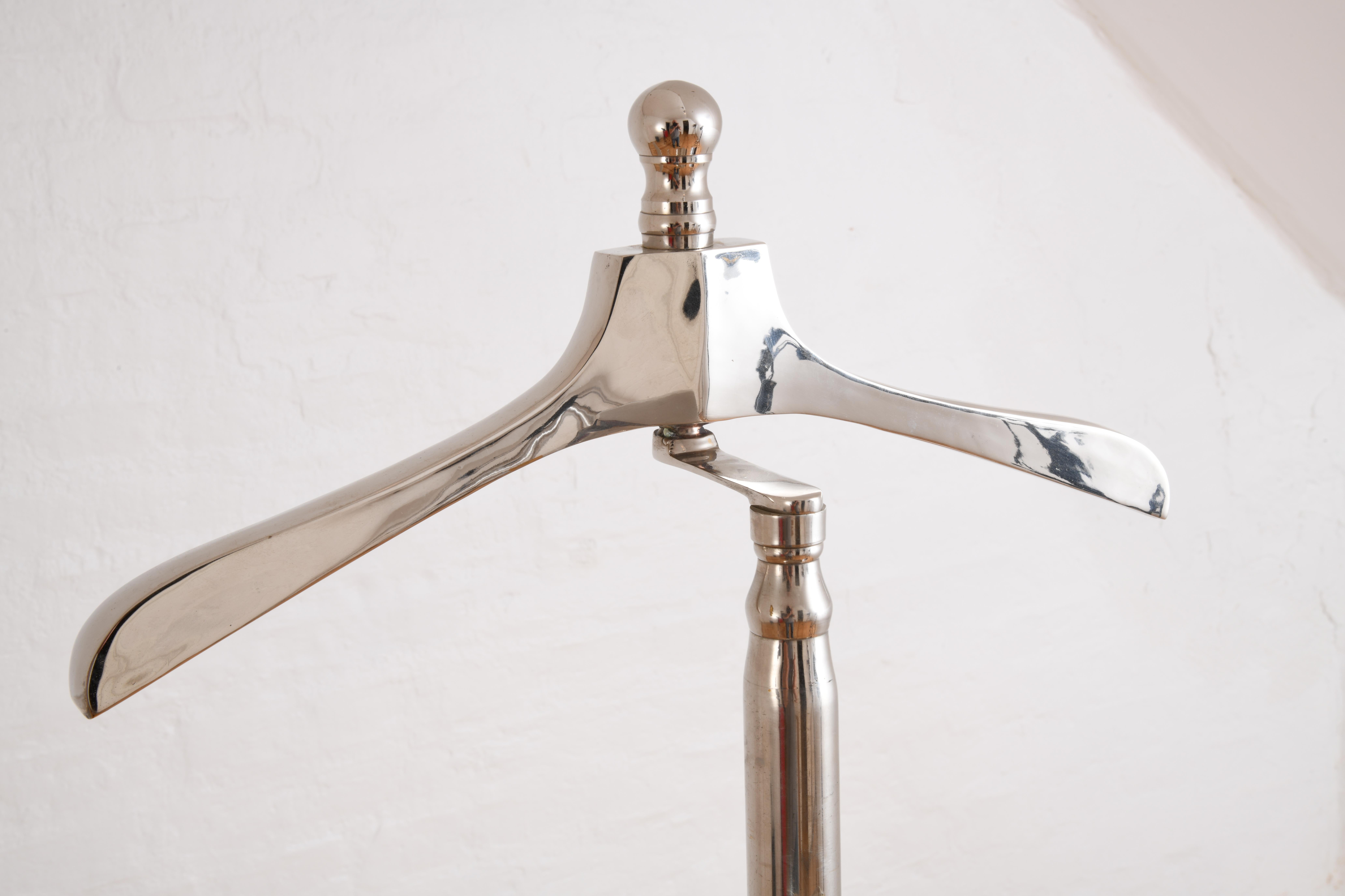 1960s/70s chrome-plated brass valet stand for the bedroom or bathroom In Good Condition For Sale In SAINT-YRIEIX-SUR-CHARENTE, FR