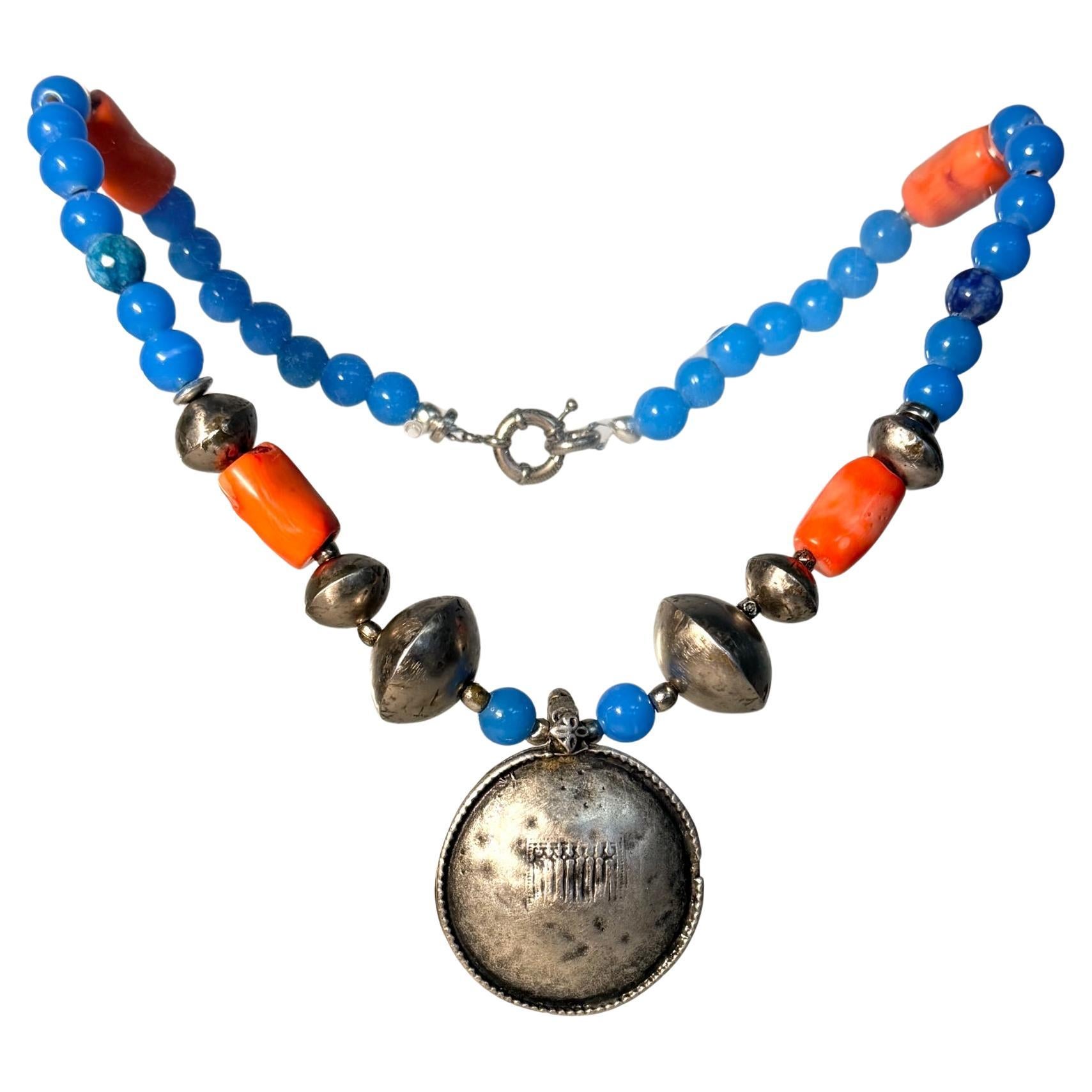 Collana anni '60-'70 con ciondolo nomade marocchino, vetro e corallo di bambù