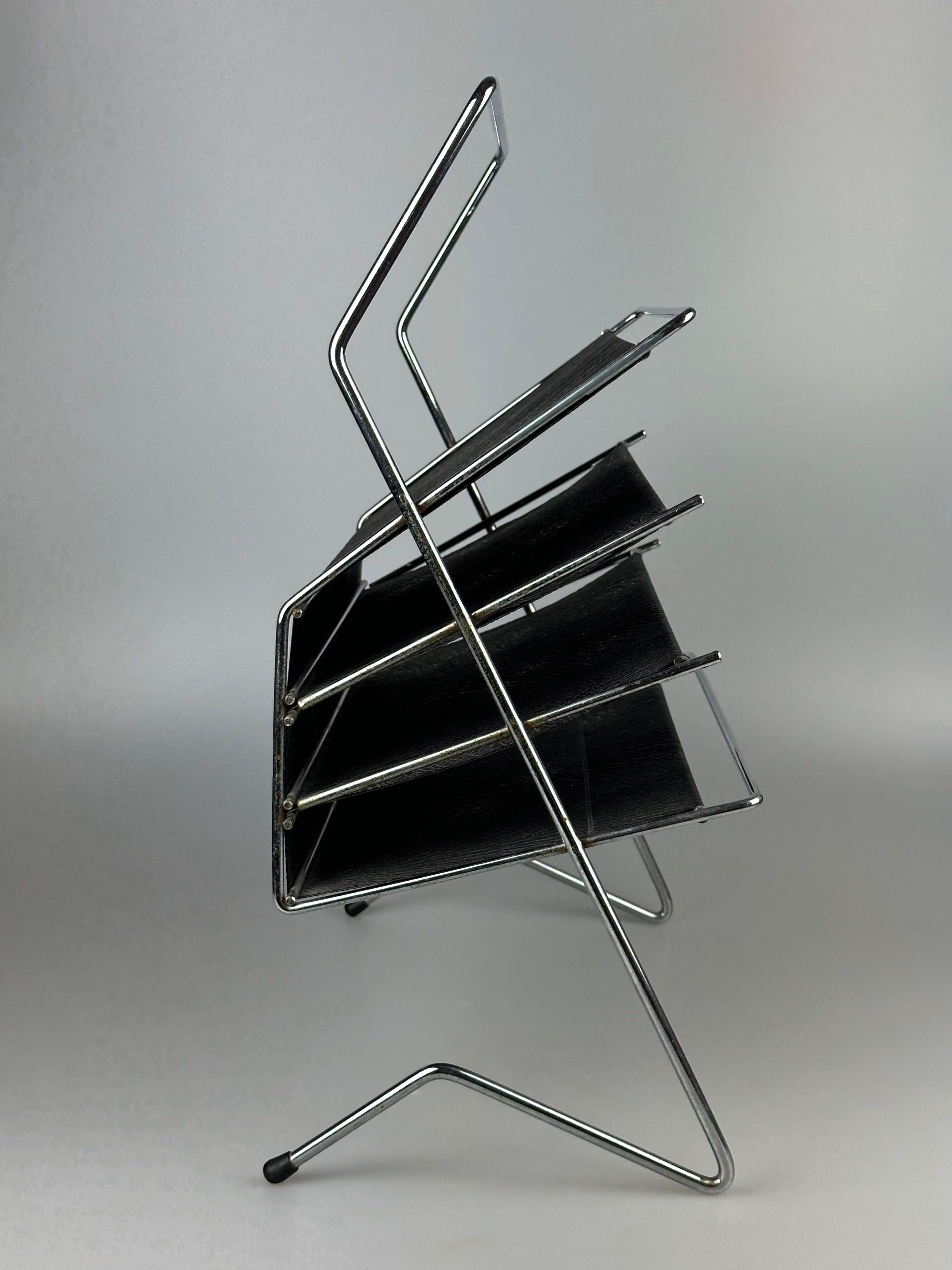1960s/70s Newspaper Holder Magazine Rack Metal, Plastic, Space Age en venta 1