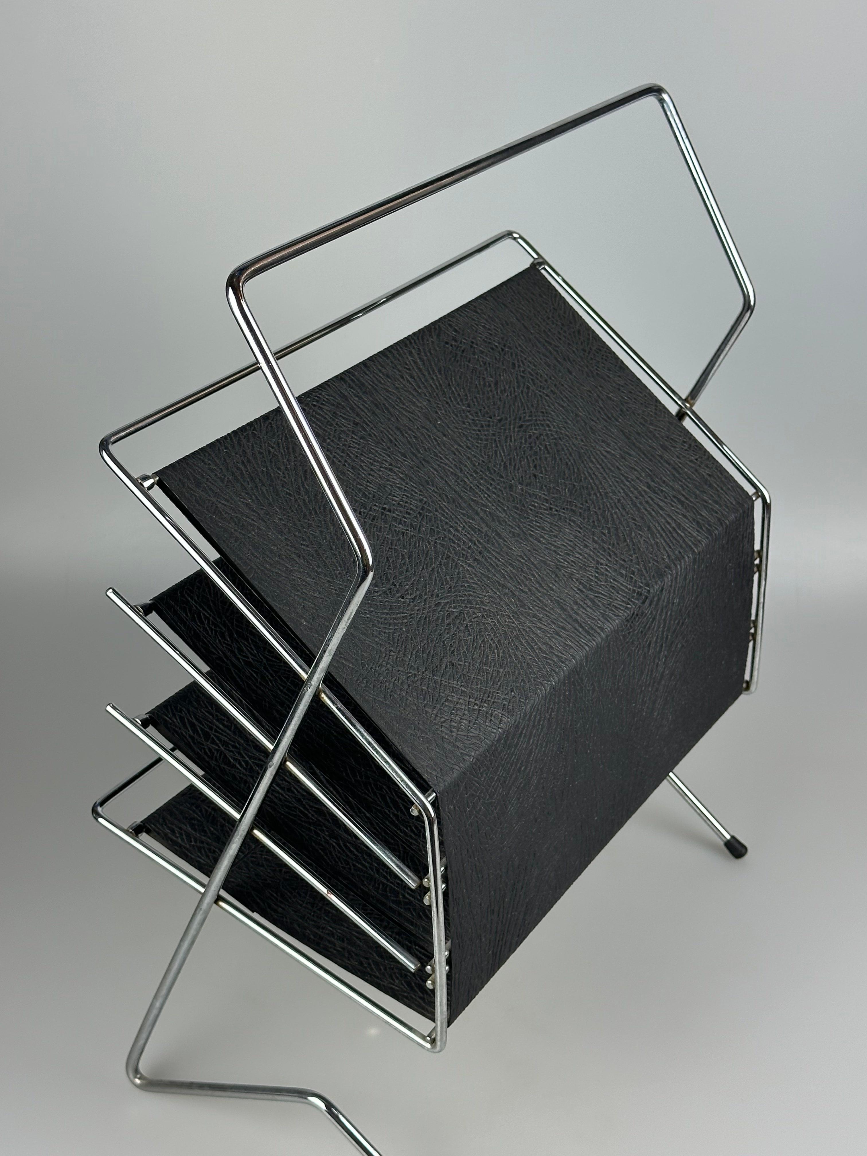 1960s/70s Newspaper Holder Magazine Rack Metal, Plastic, Space Age en venta 4