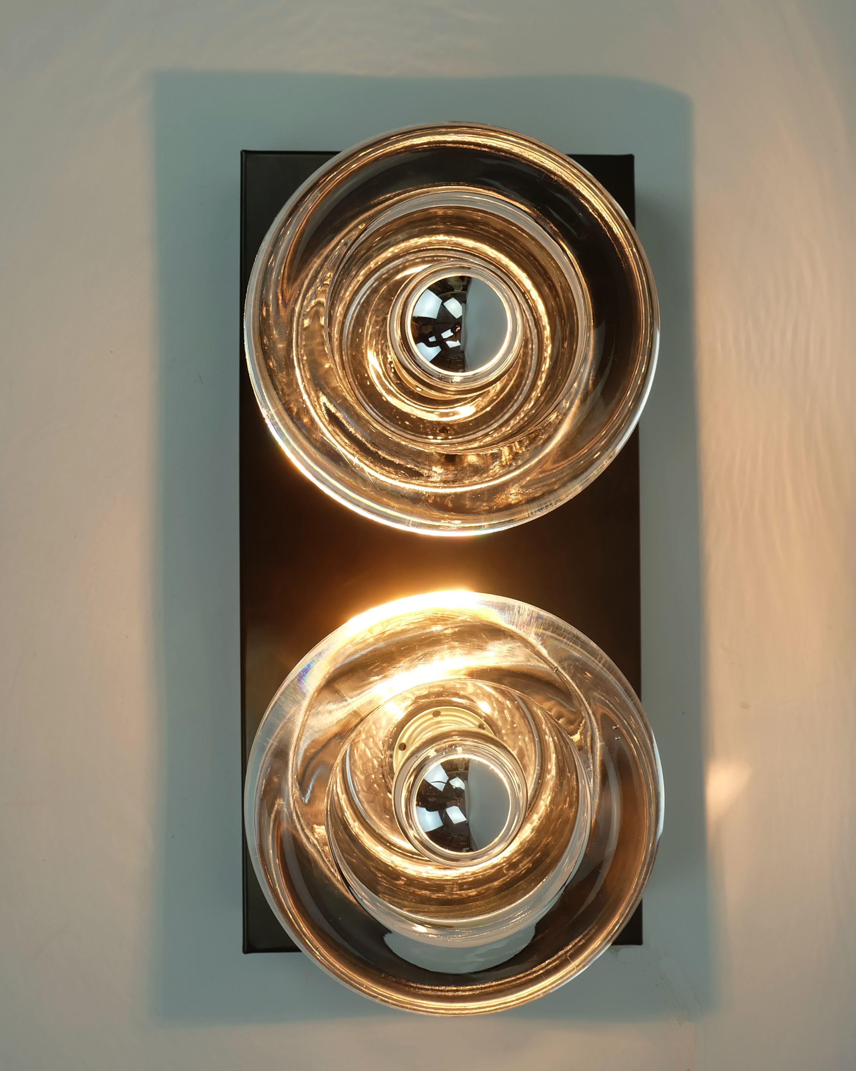 1960s 70s space age SCONCE by cosack Leuchten 2 abat-jours en verre épais et métal en vente 2