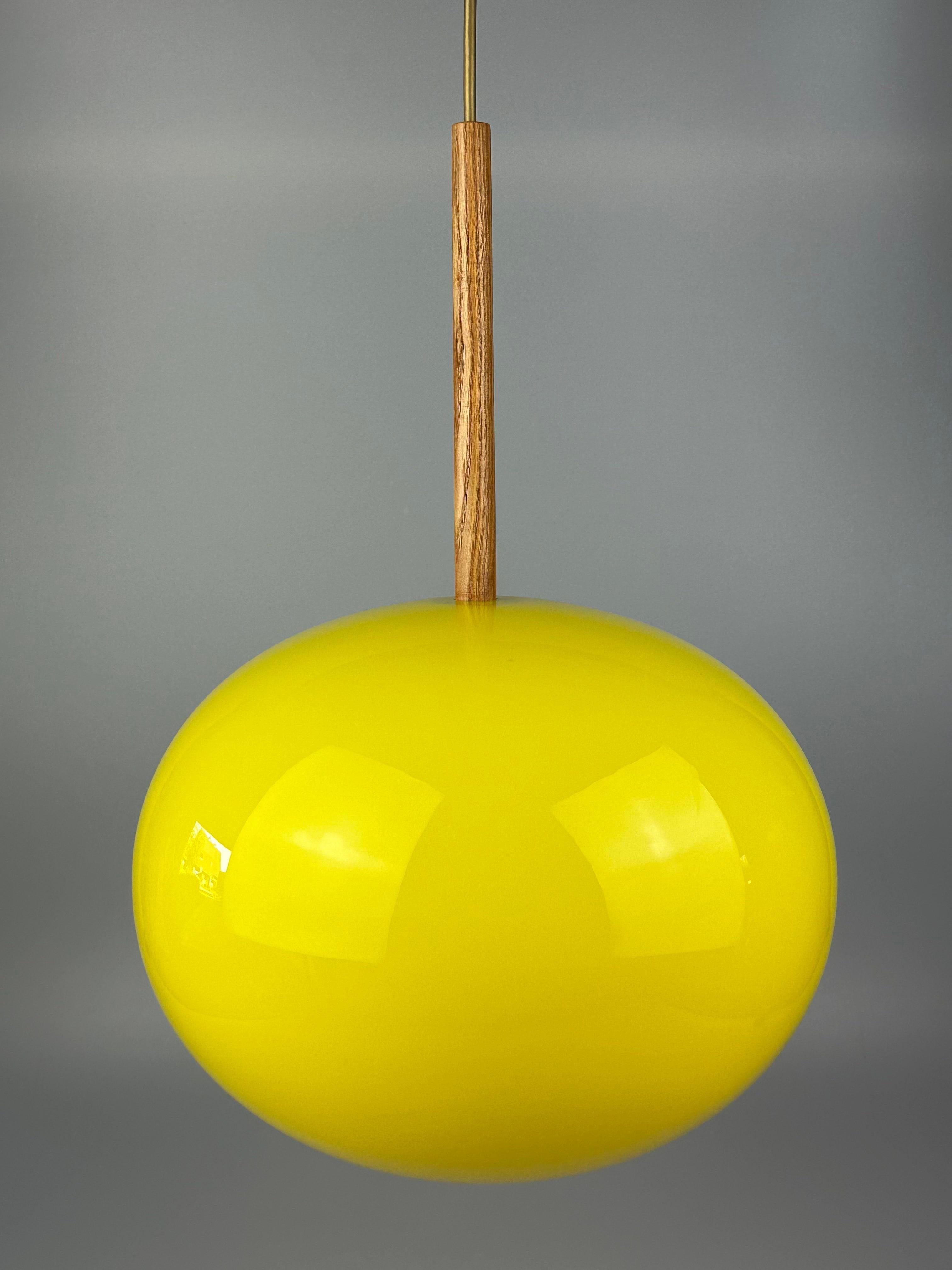 Lampada da soffitto in teak degli anni '60/'70 di Uno & Östen Kristiansson per Luxus Sweden

Objects for Objects: Lampada da soffitto

Produttore: Luxus

Condizioni: Buono

Età: circa 1960-1970

Dimensioni:

Diametro = 36 cm
Altezza = 47 cm

Altre