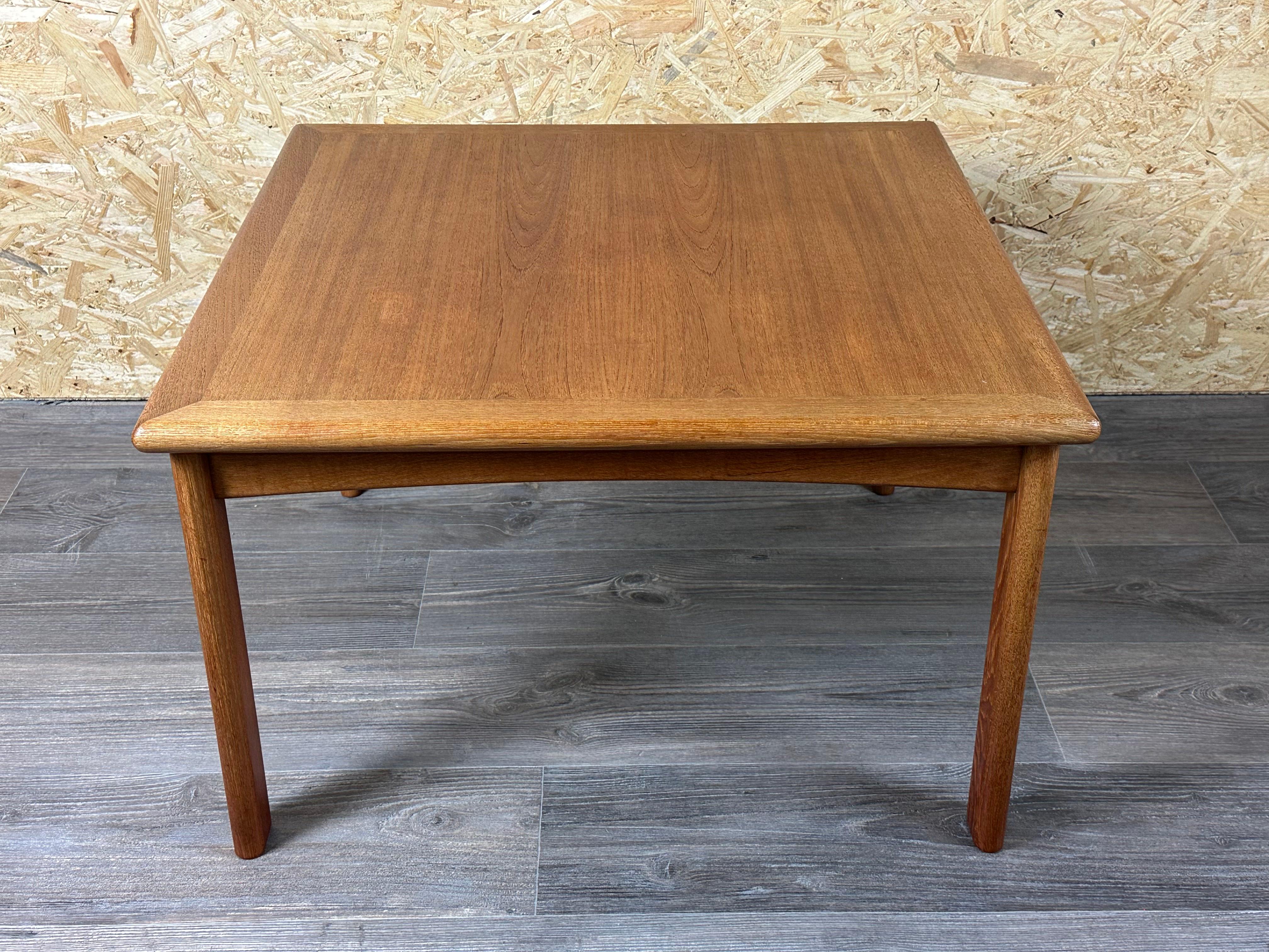 1960er/70er Jahre Couchtisch und Beistelltisch aus Teakholz von Glostrup Møbelfabrik Dänemark

Artikel: Beistelltisch

Hersteller: Glostrup Møbelfabrik

Zustand: Gut

Alter: ca. 1960-1970

Abmessungen:

75cm x 75cm x 46cm

Weitere