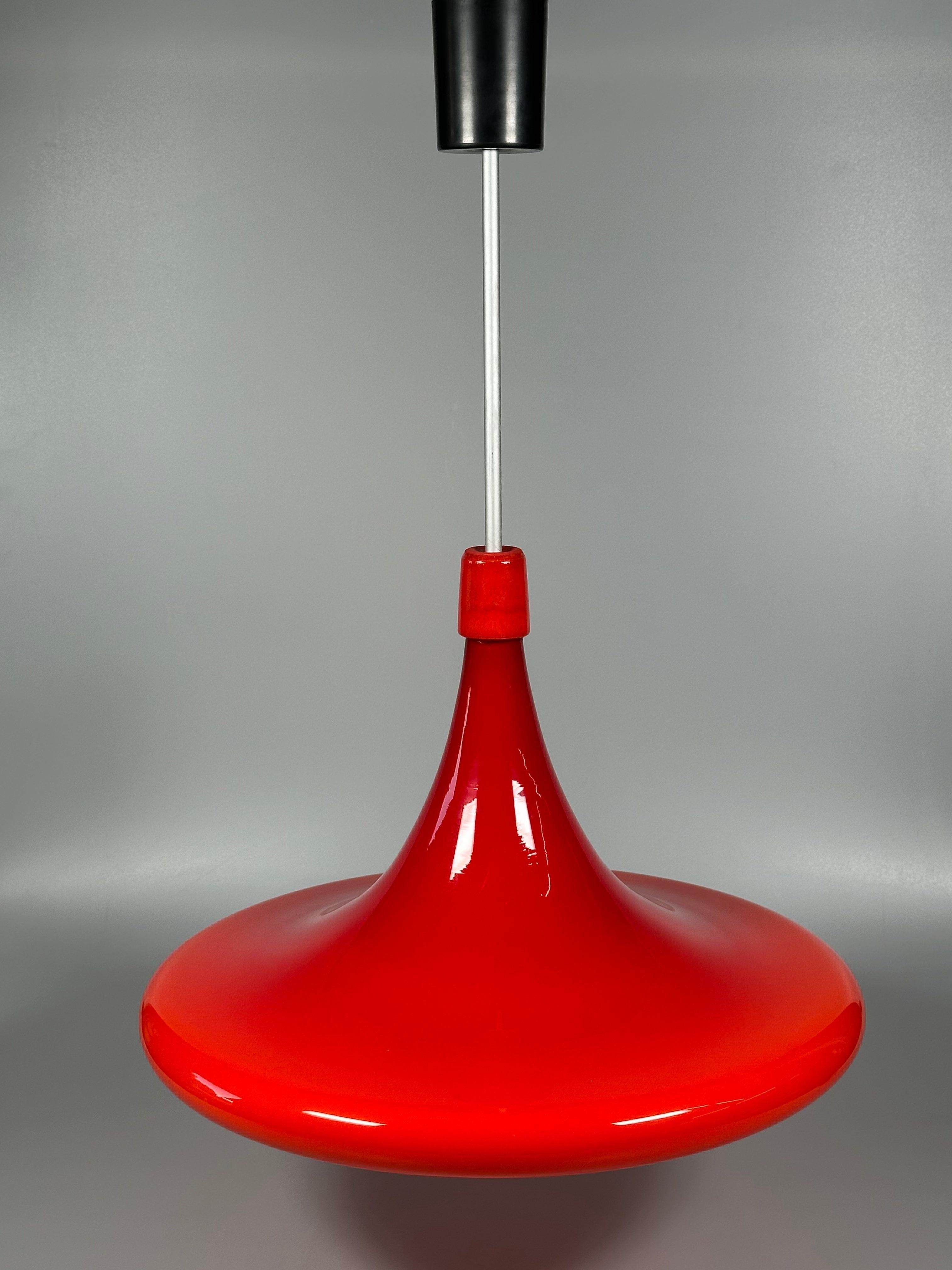 1960s/70s UFO Ceiling Lamp Hanging Lamp by Doria Leuchten Glass Space Age

Object: Hanging Lamp

Manufacturer: Doria

Condition: Good - Vintage

Age: Approx. 1960-1970

Dimensions:

Diameter = 44cm
Height = 33cm

Other Notes:

E27 Socket

The
